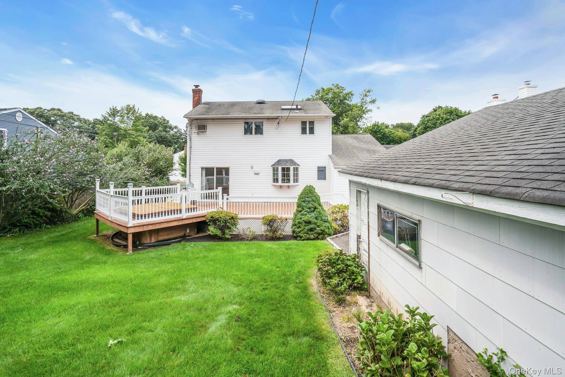 Single Family Tomkins Court Suffolk County, NY 11725, MLS-1038114-45