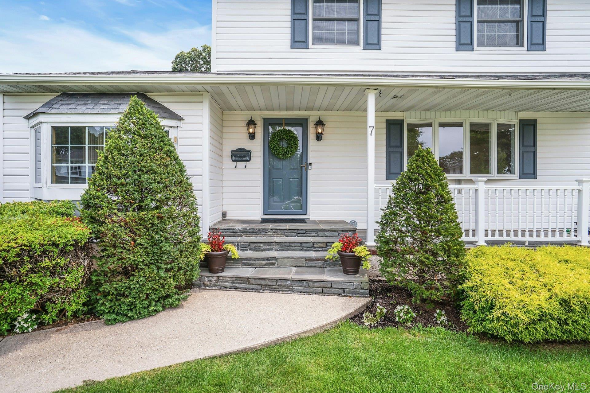 Single Family Tomkins Court Suffolk County, NY 11725, MLS-1038114-6