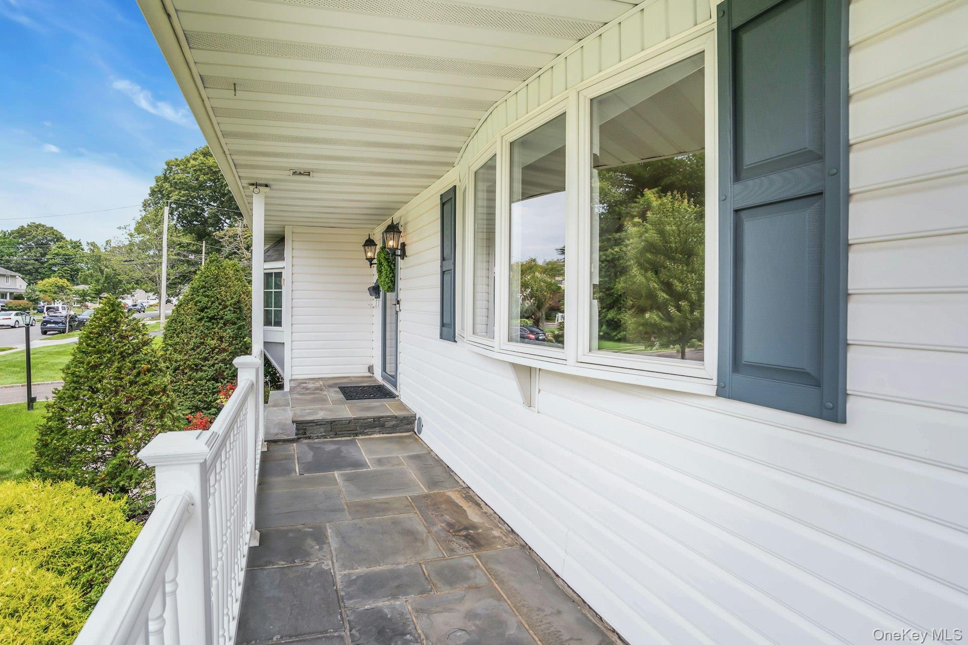 Single Family Tomkins Court Suffolk County, NY 11725, MLS-1038114-7
