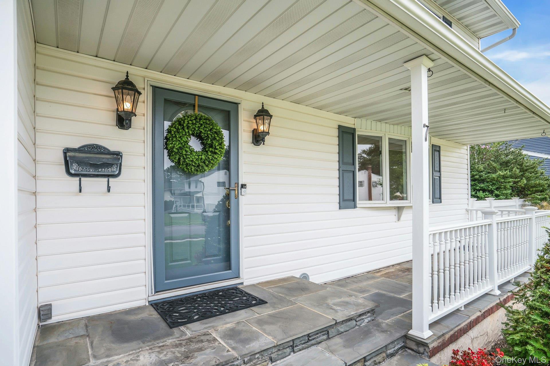 Single Family Tomkins Court Suffolk County, NY 11725, MLS-1038114-8