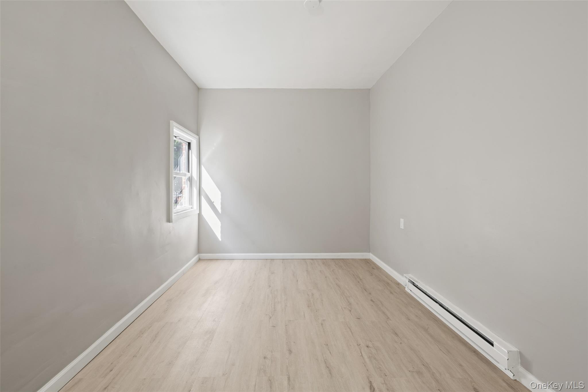 Single Family Amundson Avenue Bronx, NY 10466, MLS-1038117-10
