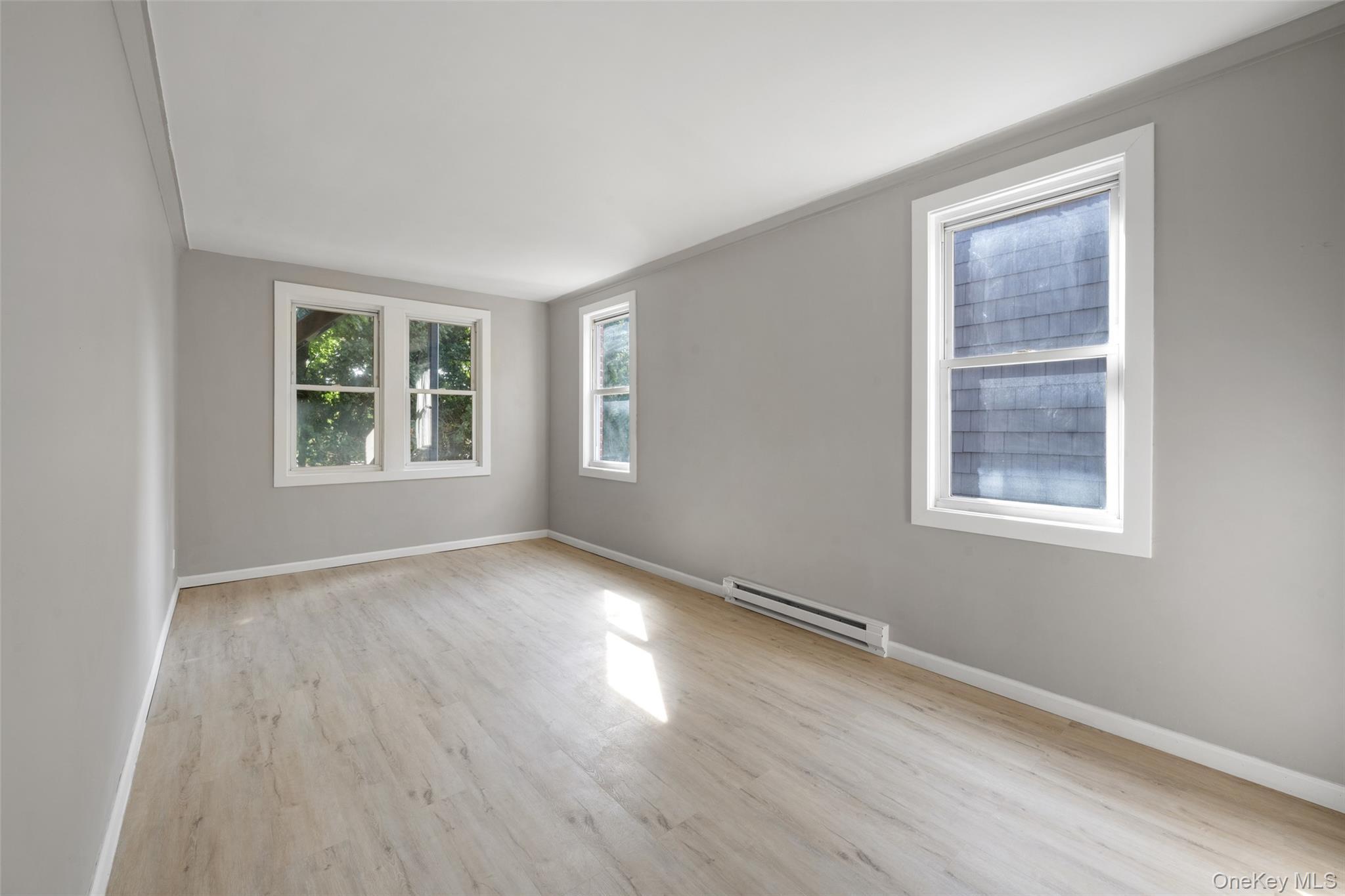 Single Family Amundson Avenue Bronx, NY 10466, MLS-1038117-14