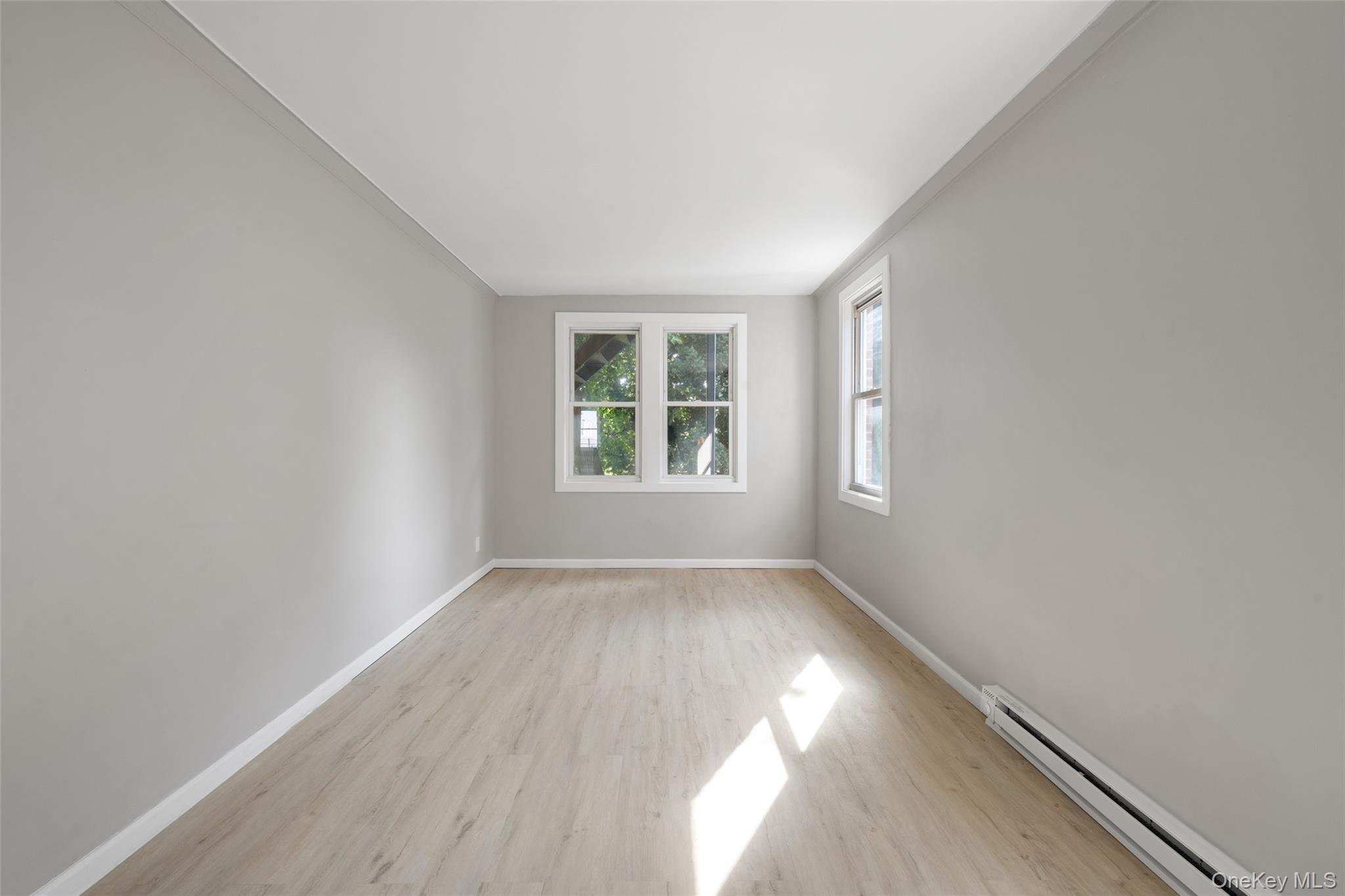 Single Family Amundson Avenue Bronx, NY 10466, MLS-1038117-15