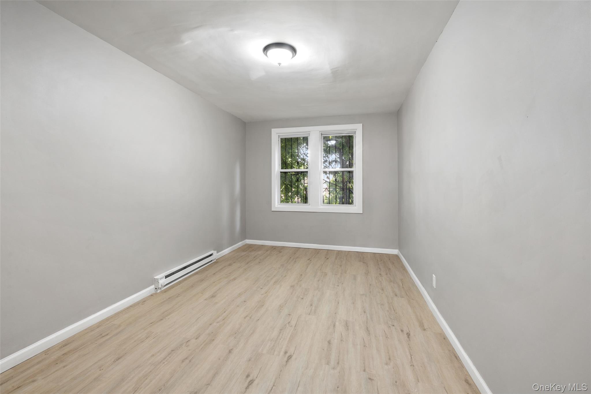 Single Family Amundson Avenue Bronx, NY 10466, MLS-1038117-16