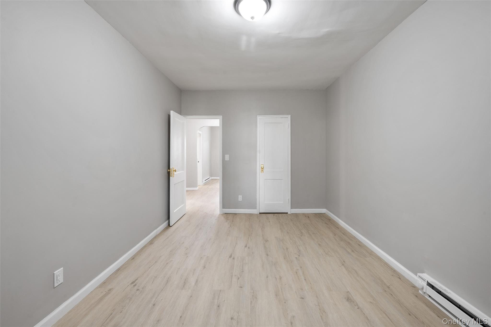 Single Family Amundson Avenue Bronx, NY 10466, MLS-1038117-17