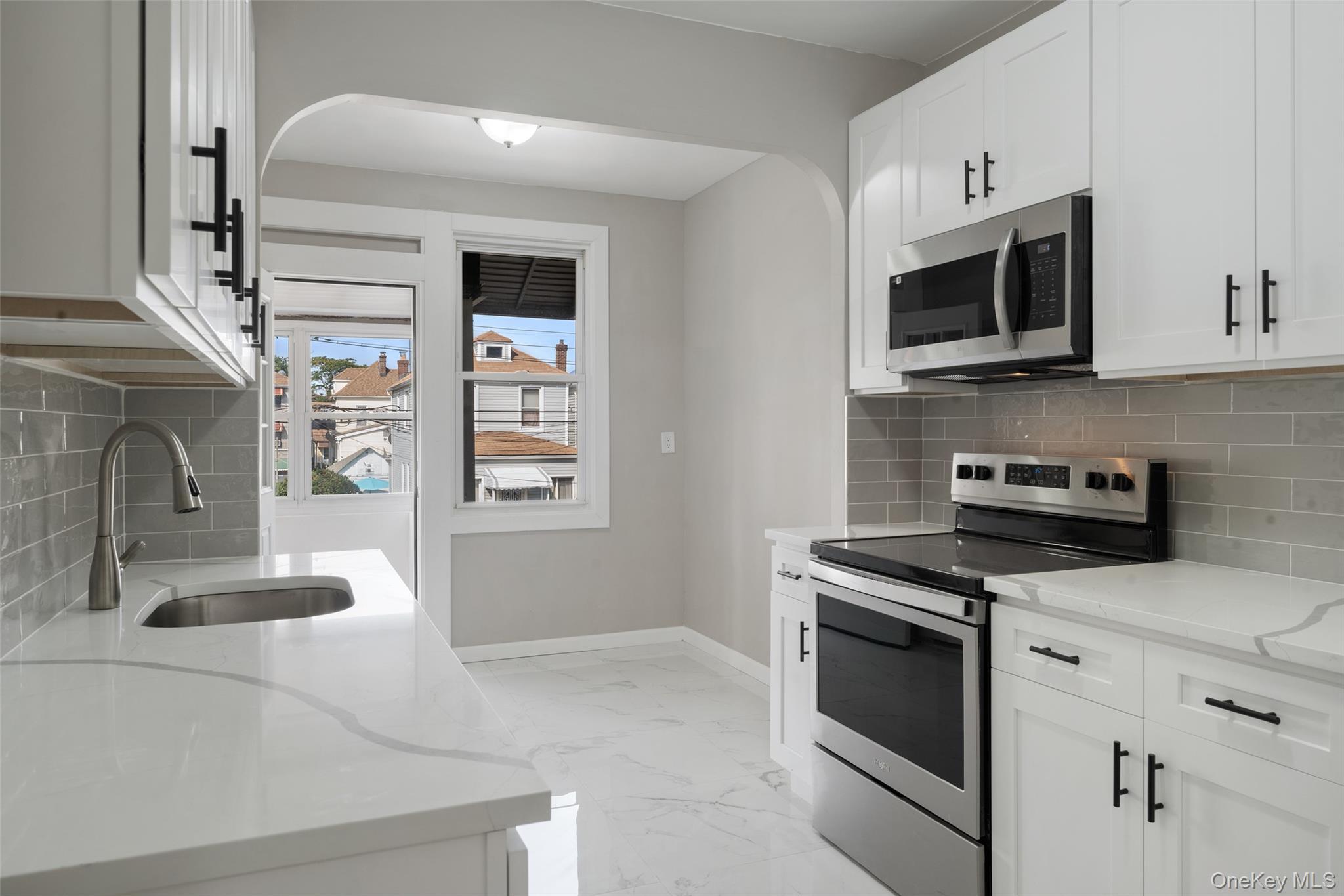 Single Family Amundson Avenue Bronx, NY 10466, MLS-1038117-25