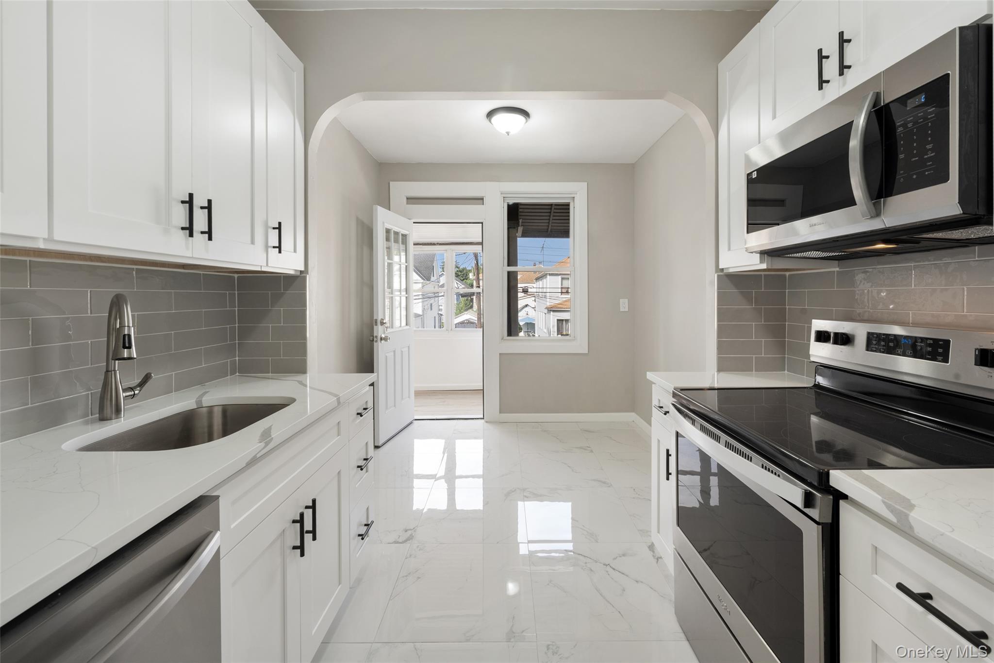 Single Family Amundson Avenue Bronx, NY 10466, MLS-1038117-26