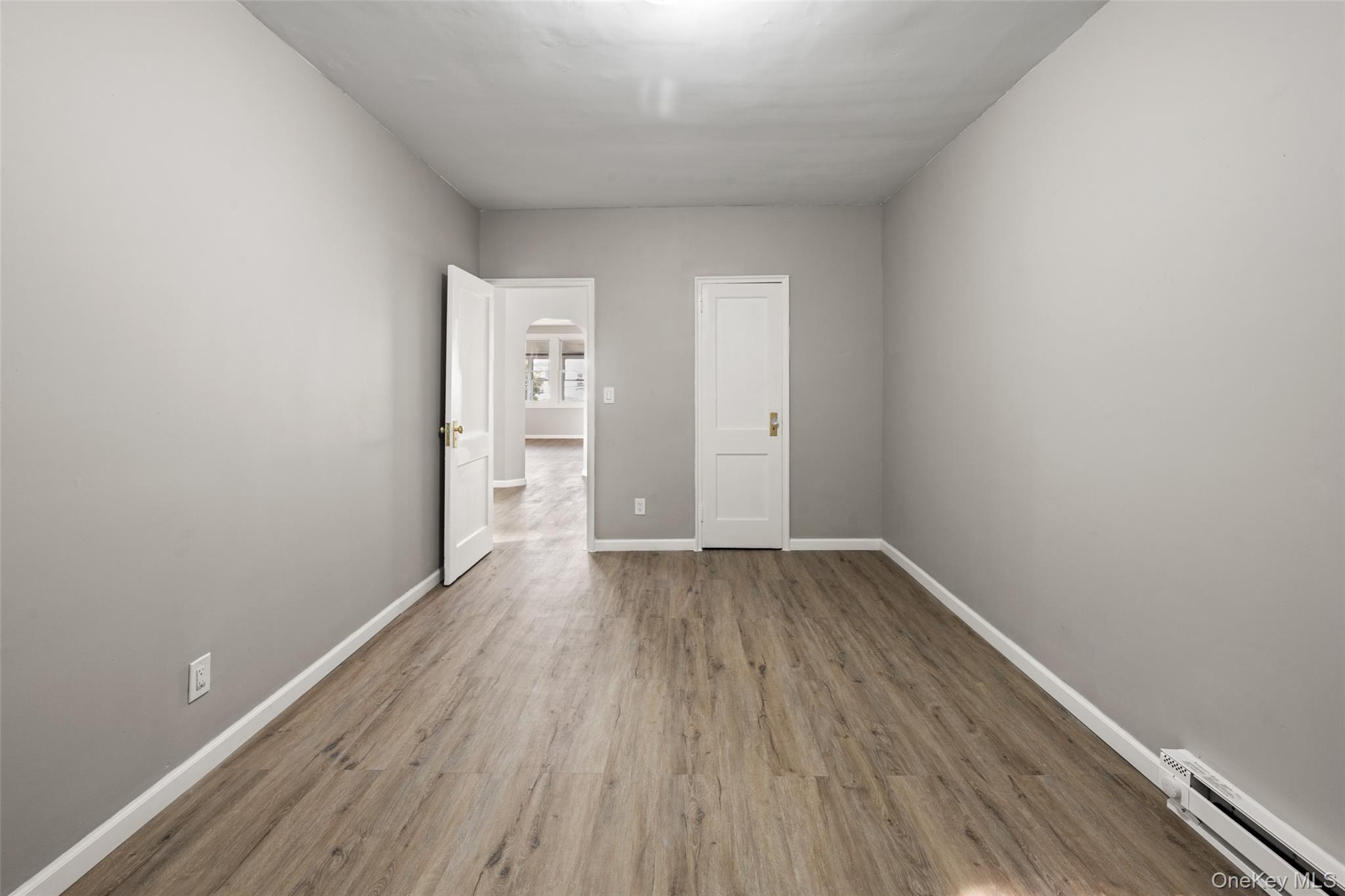 Single Family Amundson Avenue Bronx, NY 10466, MLS-1038117-31