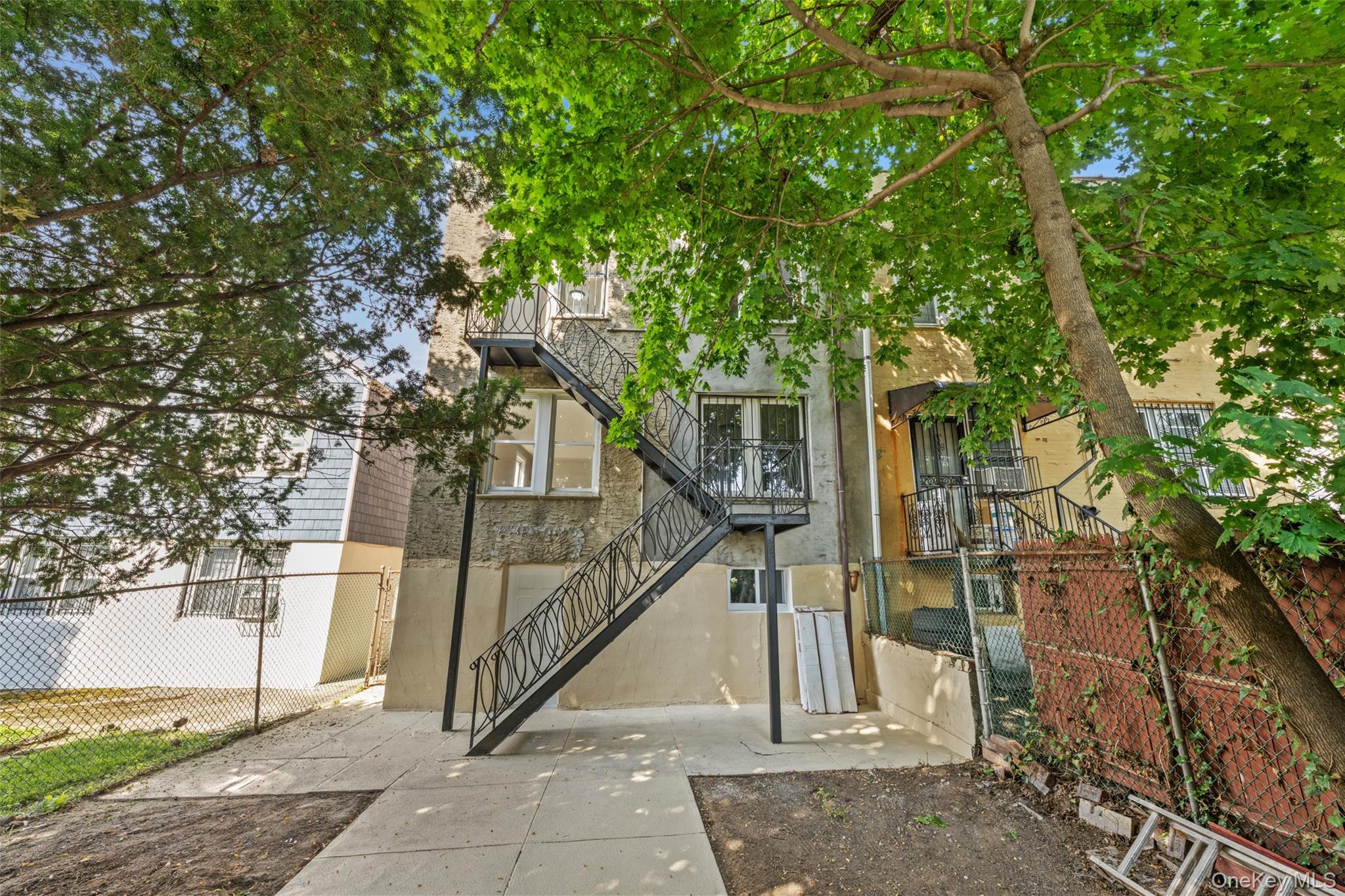 Single Family Amundson Avenue Bronx, NY 10466, MLS-1038117-38