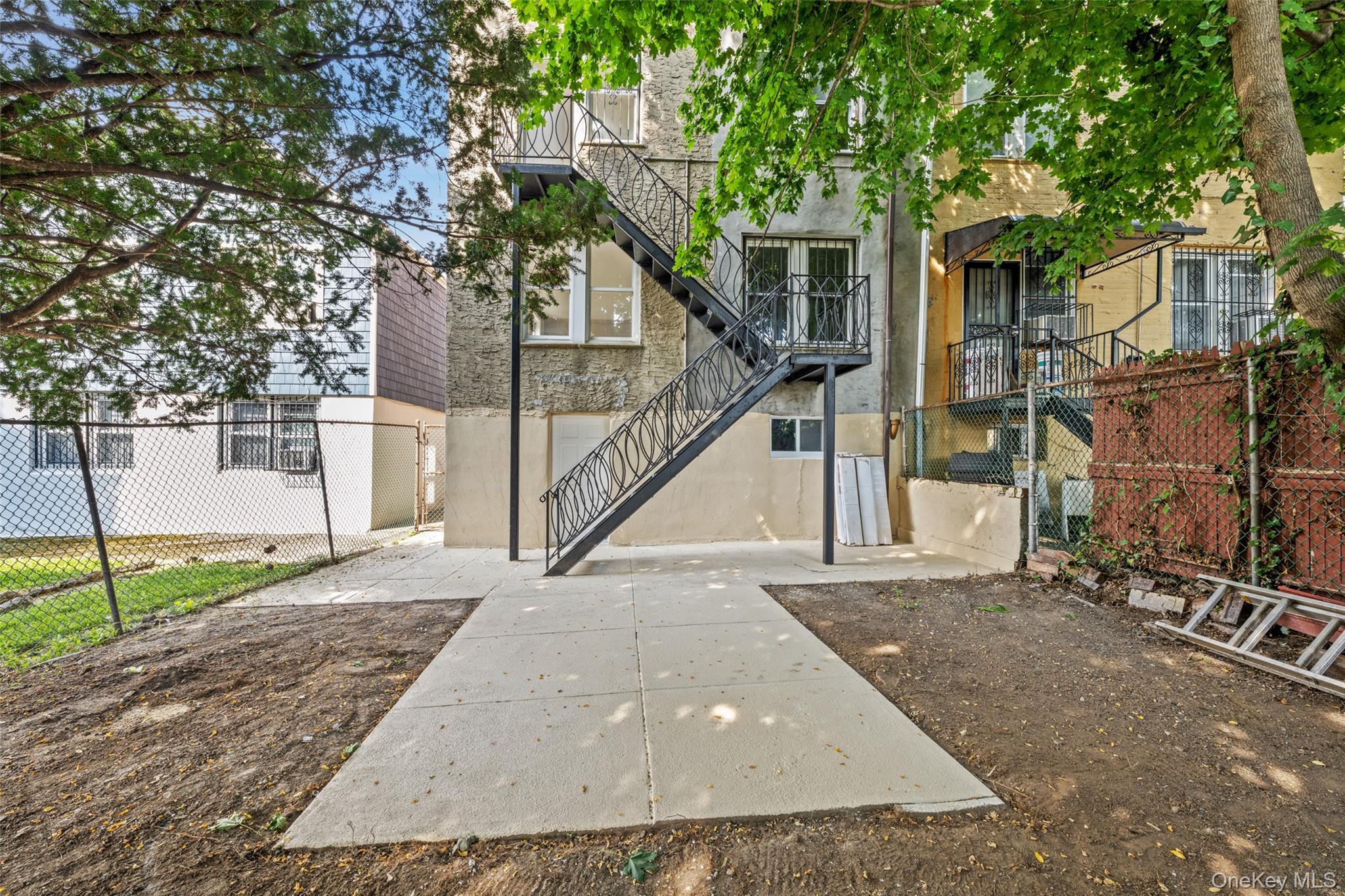 Single Family Amundson Avenue Bronx, NY 10466, MLS-1038117-39