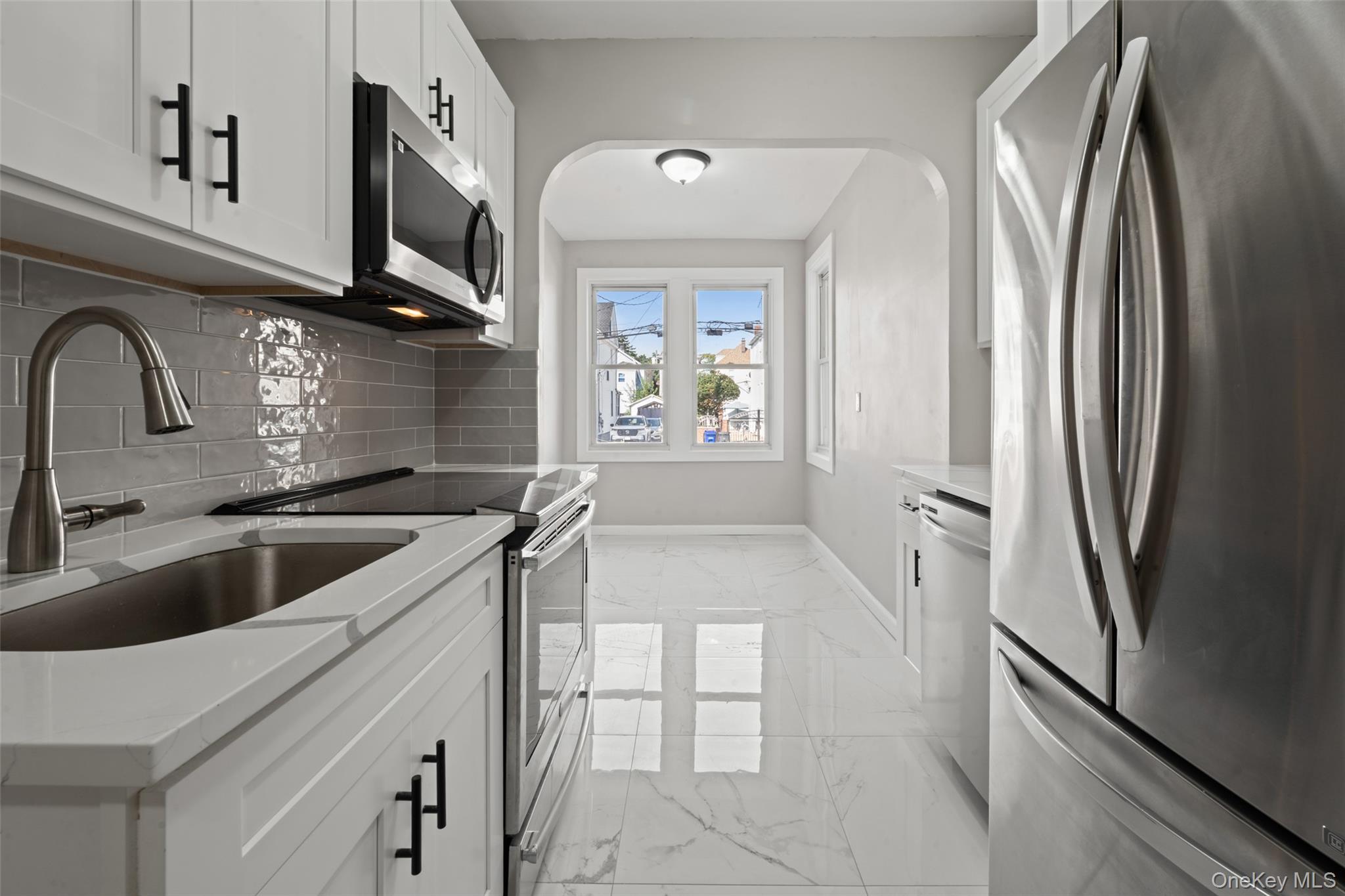 Single Family Amundson Avenue Bronx, NY 10466, MLS-1038117-4