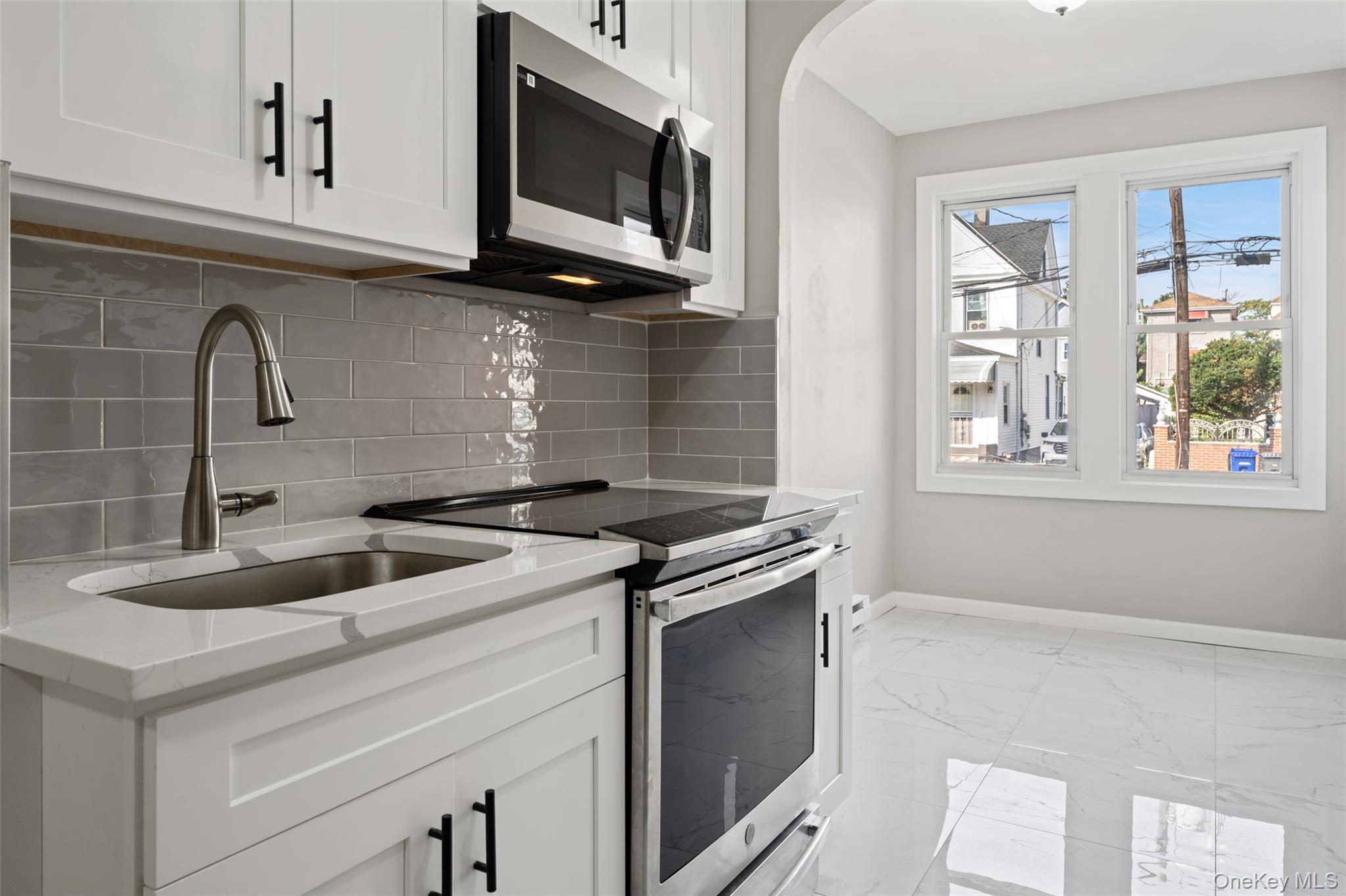 Single Family Amundson Avenue Bronx, NY 10466, MLS-1038117-5
