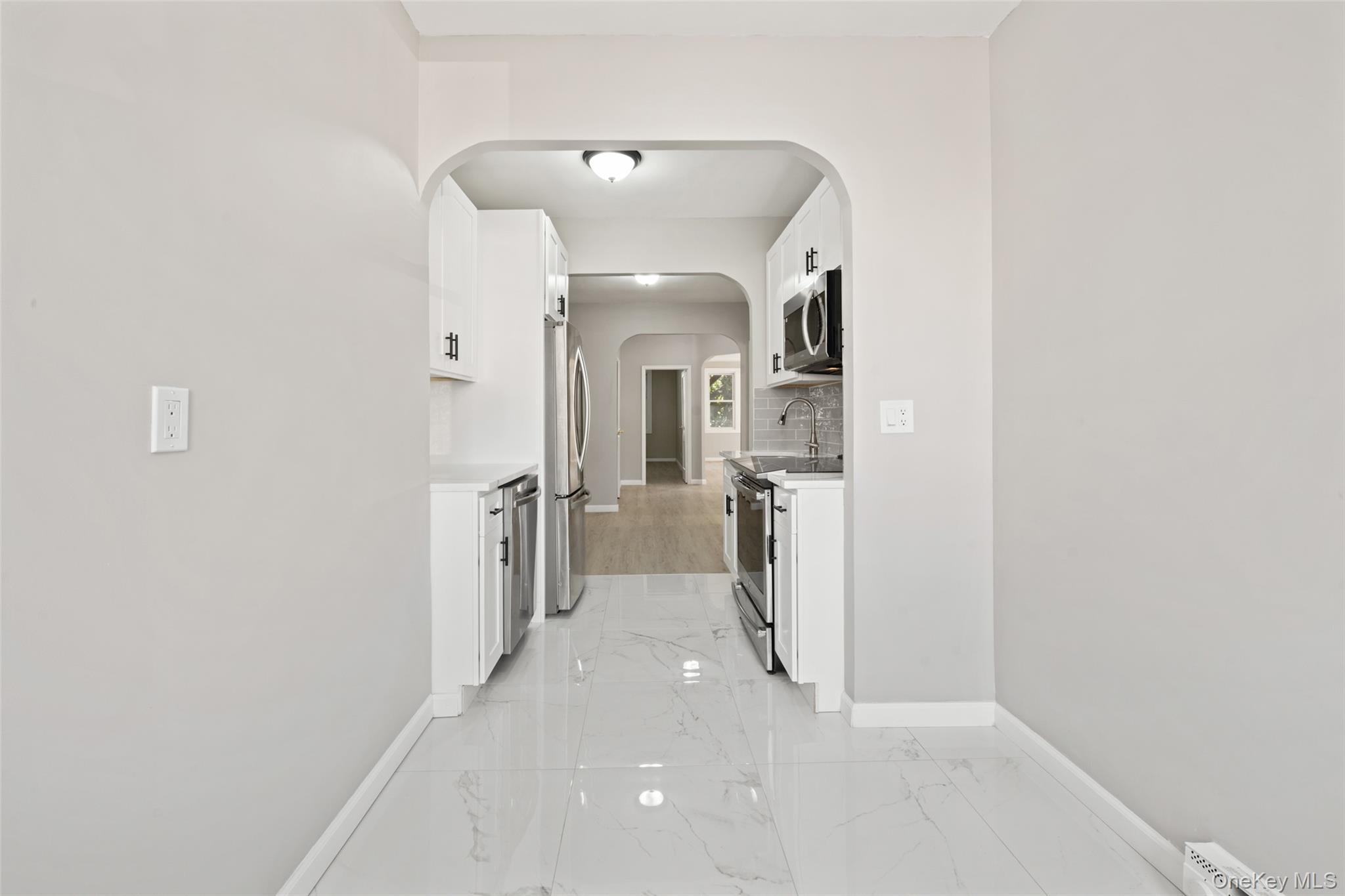Single Family Amundson Avenue Bronx, NY 10466, MLS-1038117-7