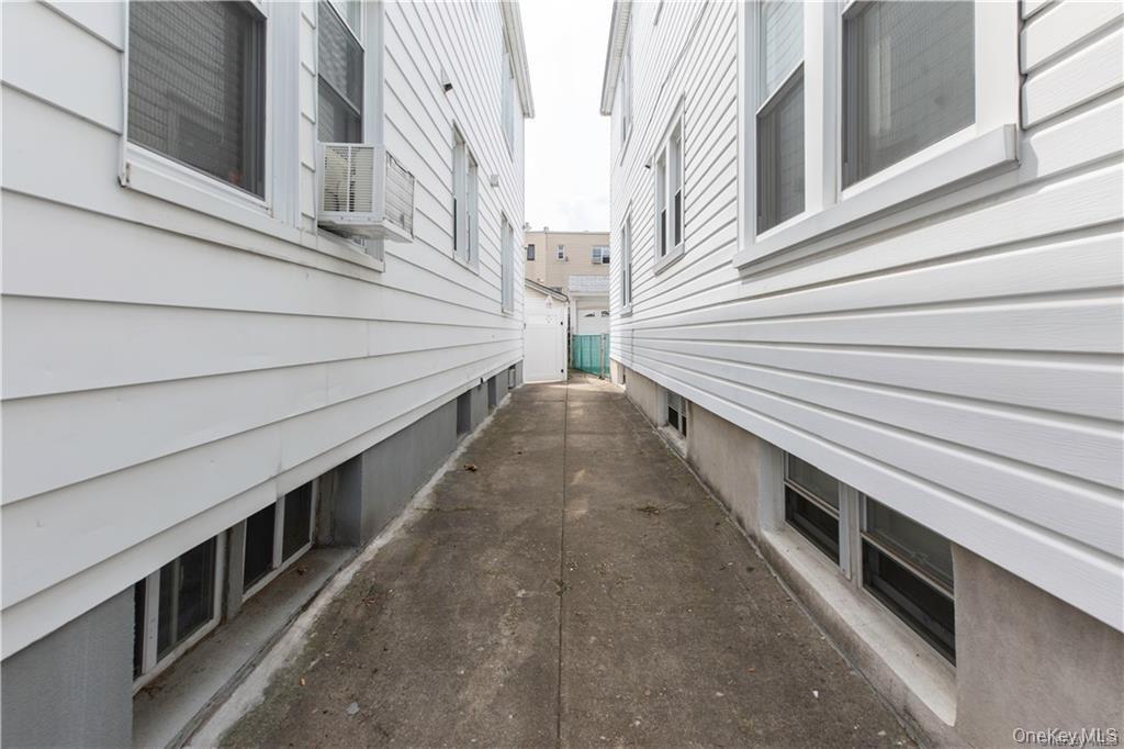 Single Family Tomlinson Avenue Bronx, NY 10461, MLS-1038138-24