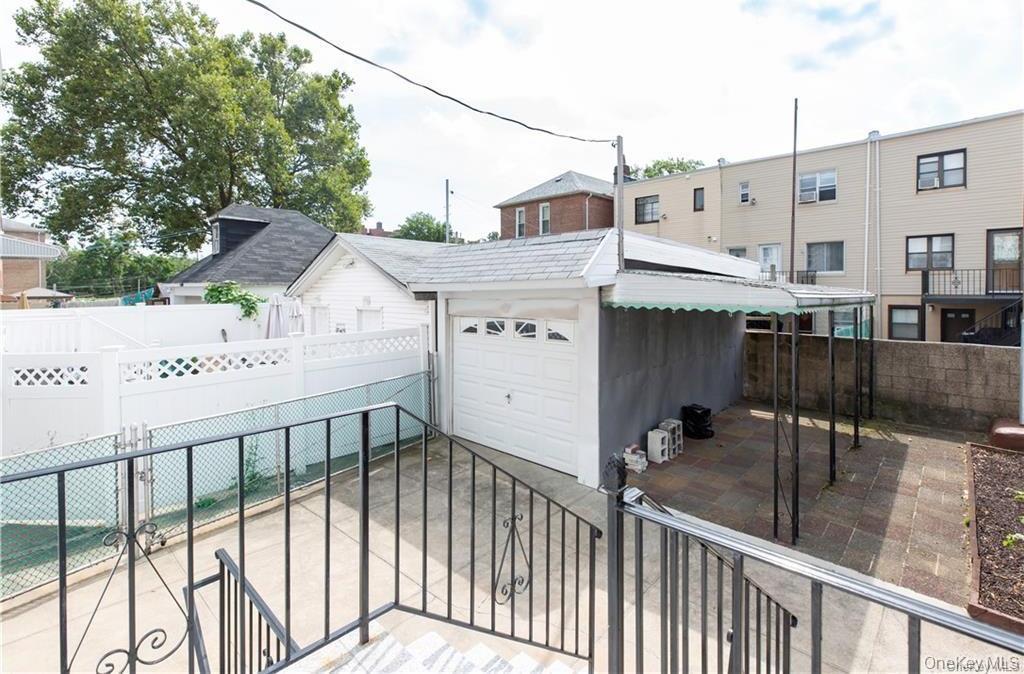 Single Family Tomlinson Avenue Bronx, NY 10461, MLS-1038138-25