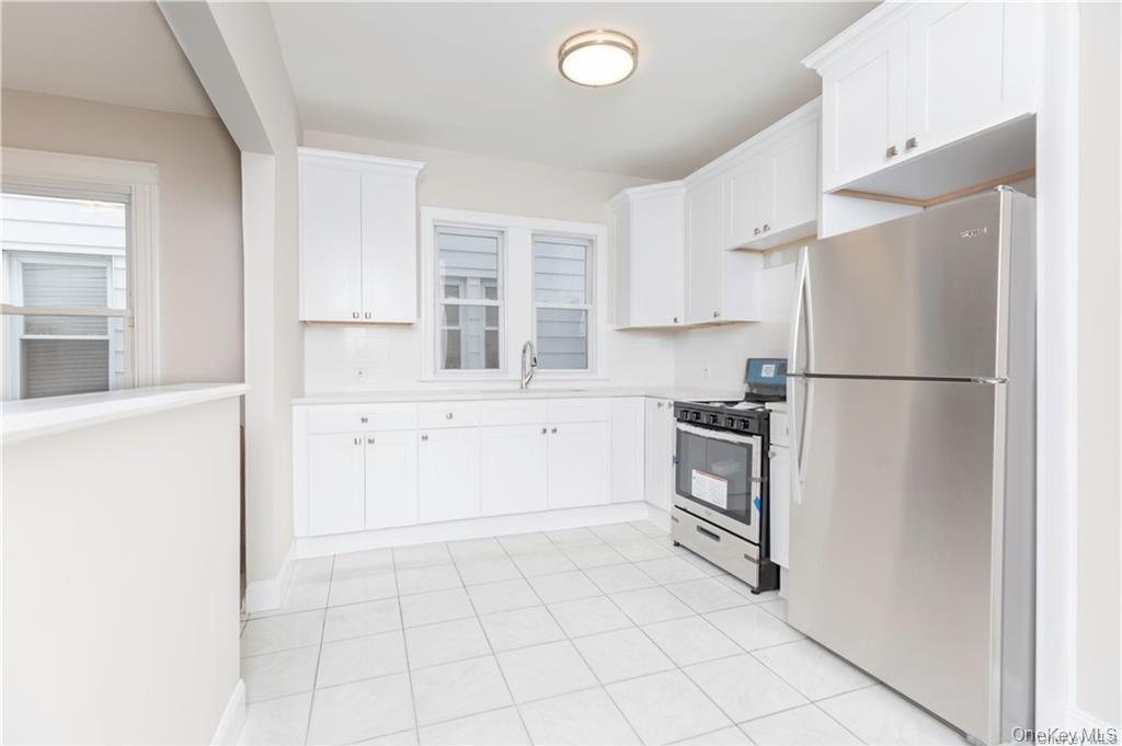 Single Family Tomlinson Avenue Bronx, NY 10461, MLS-1038138-5
