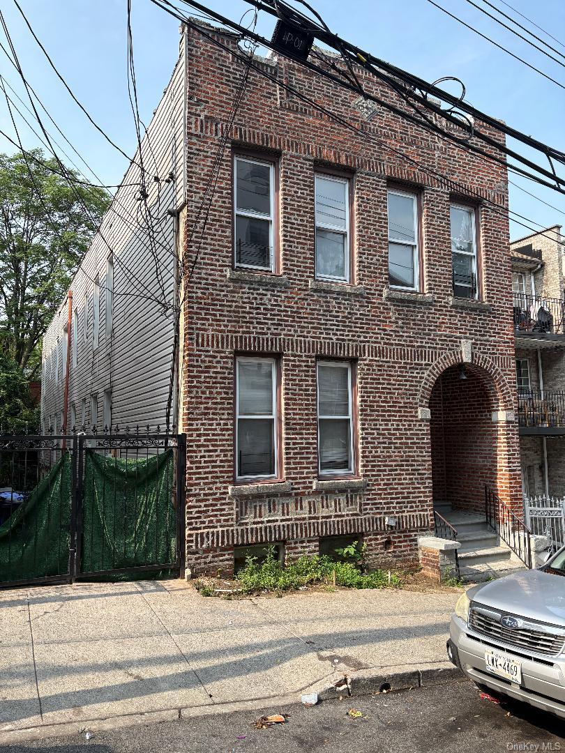 Single Family E 223rd Street Bronx, NY 10466, MLS-1038183-2