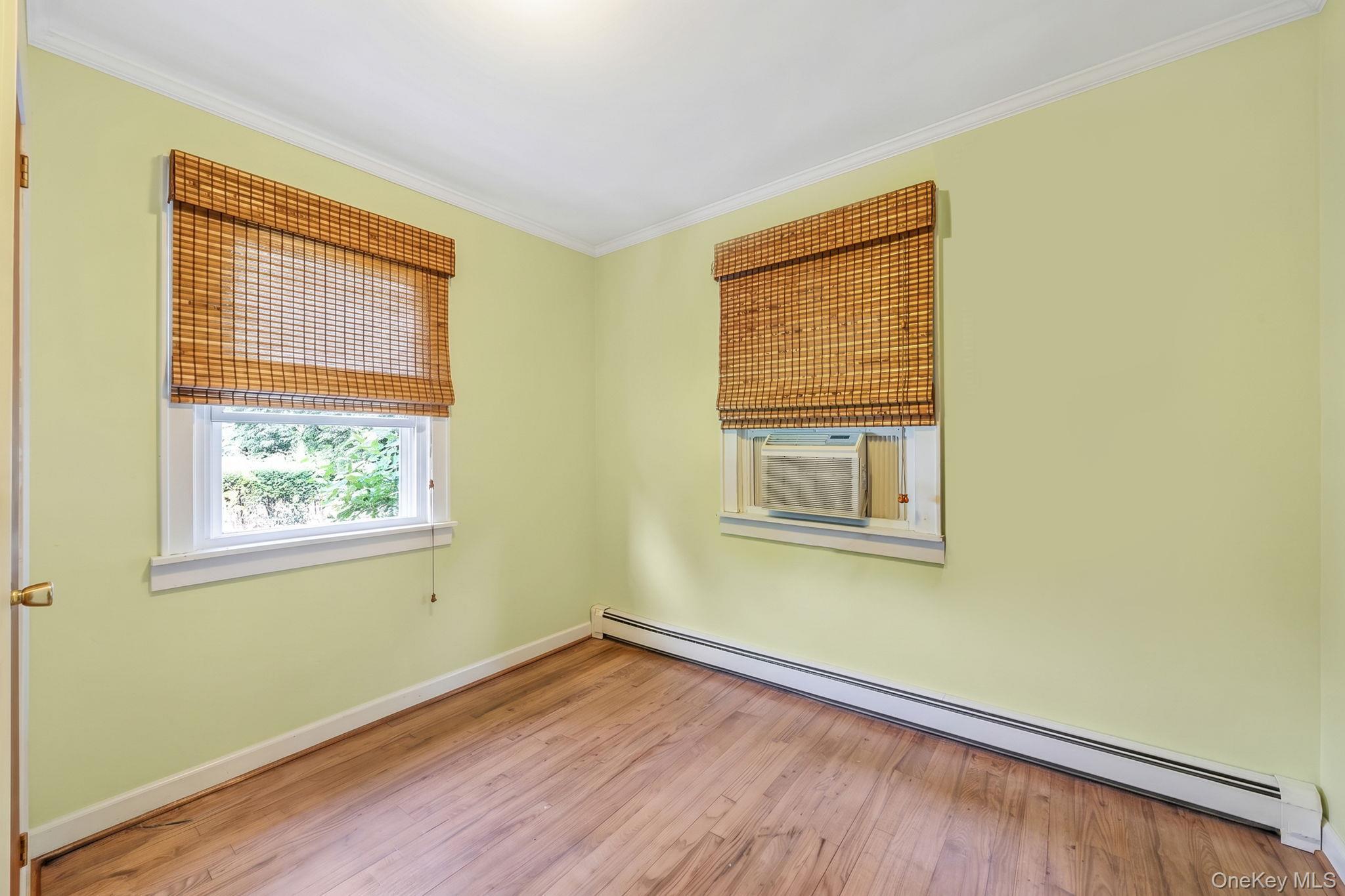 Single Family Oakcrest Avenue Suffolk County, NY 11953, MLS-1038189-11