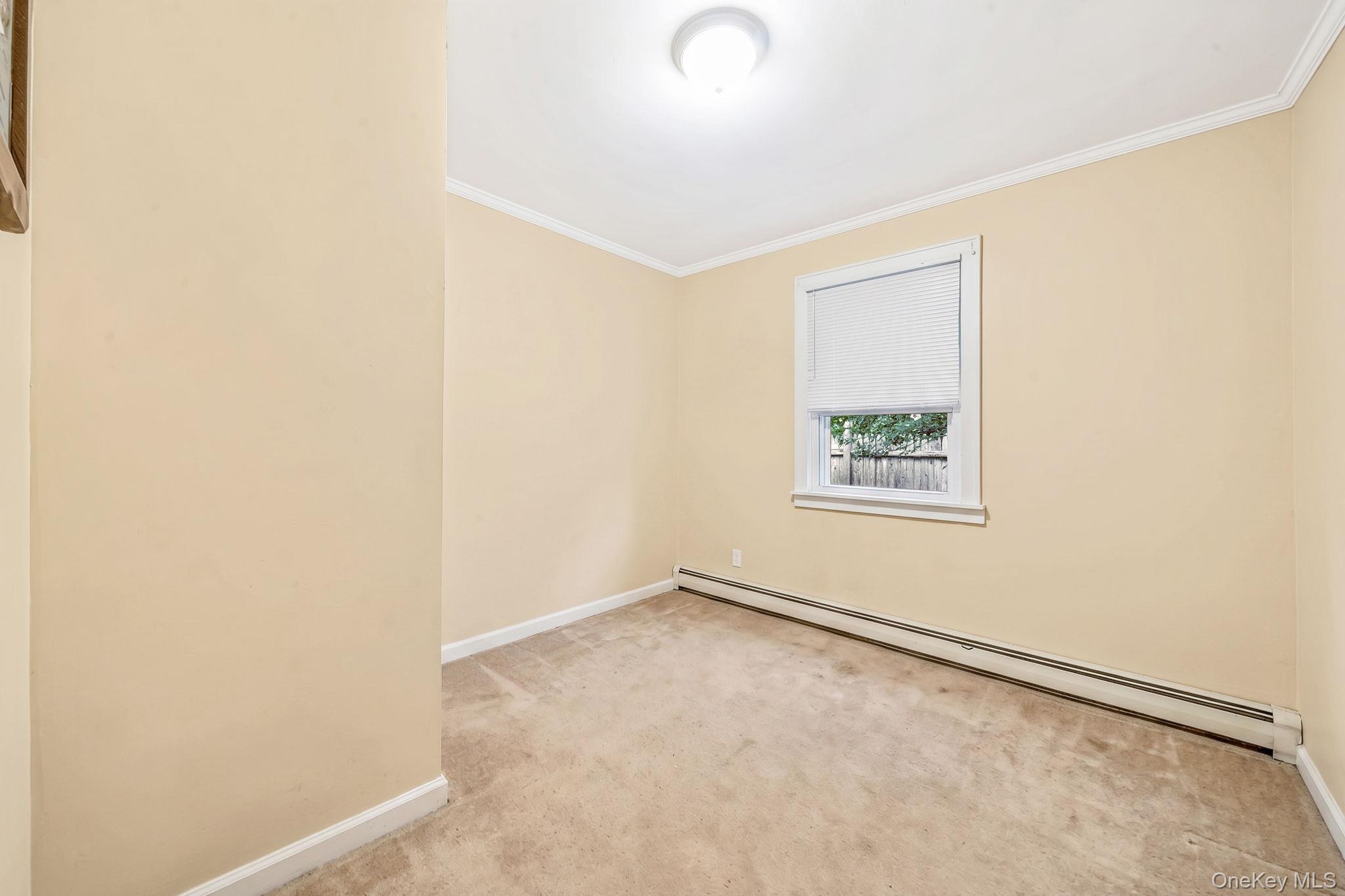 Single Family Oakcrest Avenue Suffolk County, NY 11953, MLS-1038189-12