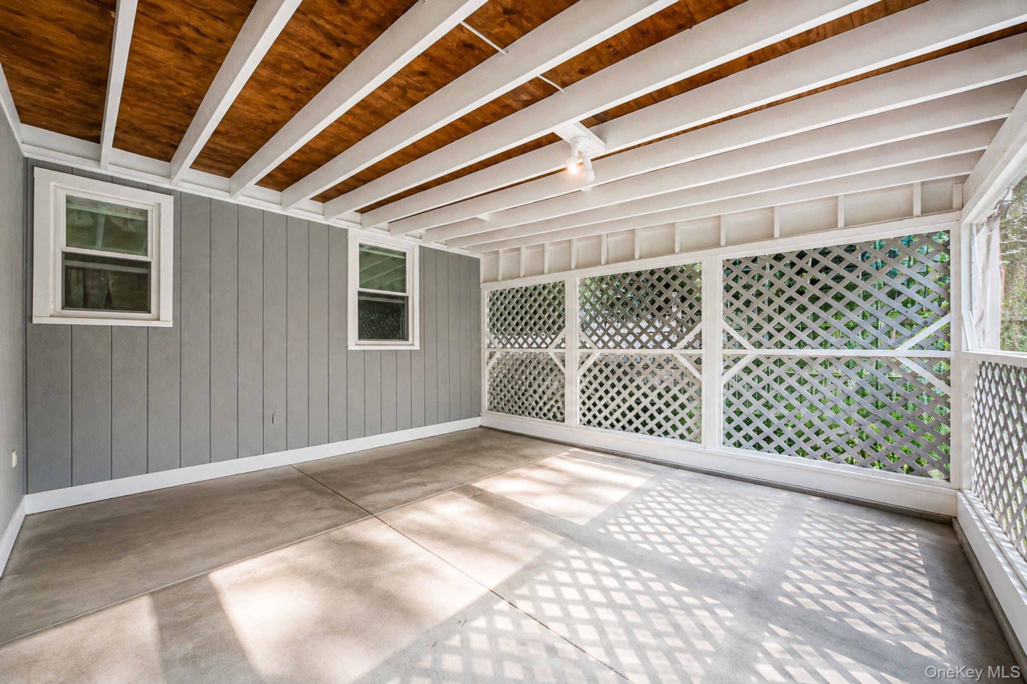 Single Family Oakcrest Avenue Suffolk County, NY 11953, MLS-1038189-14