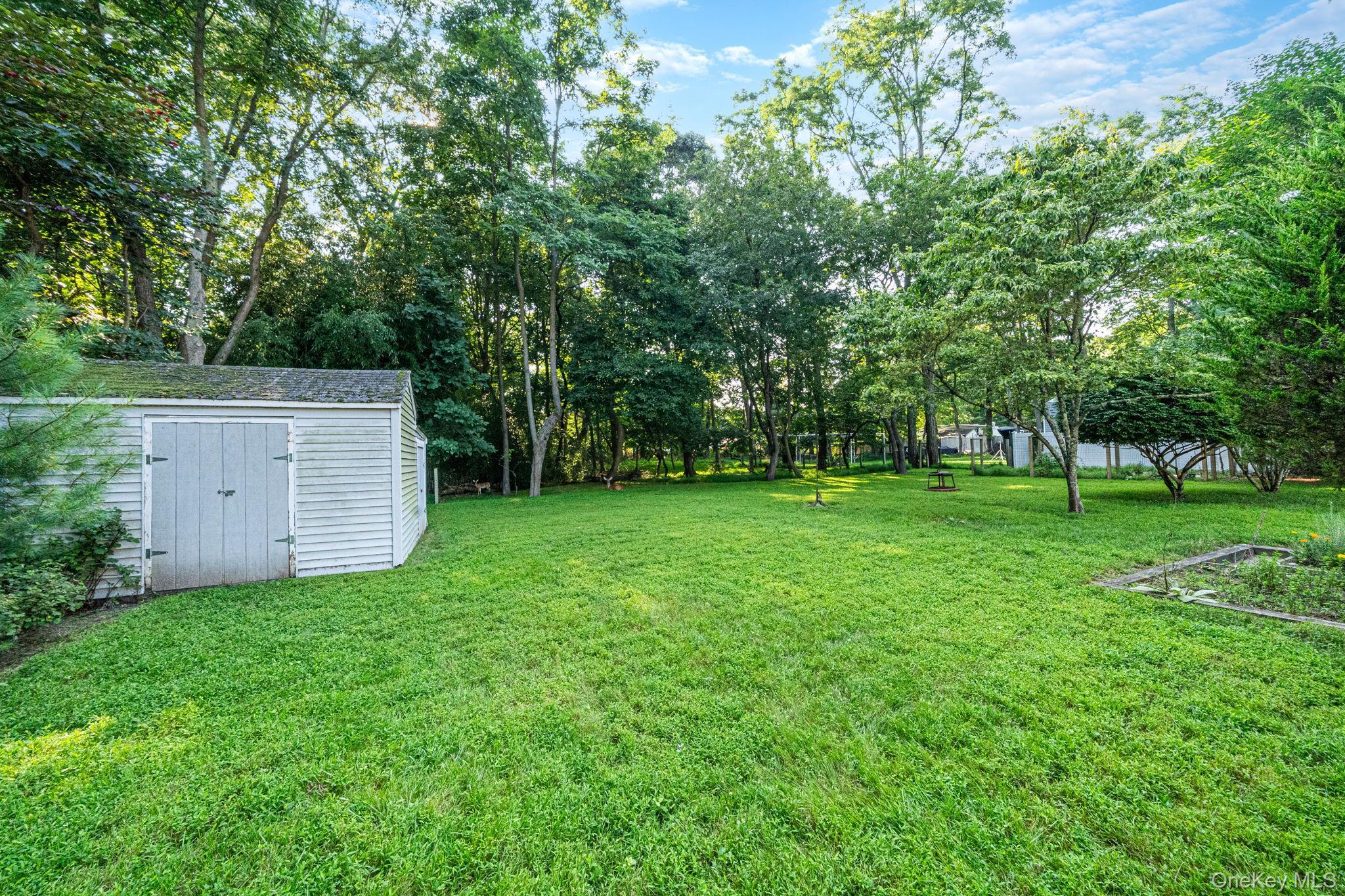 Single Family Oakcrest Avenue Suffolk County, NY 11953, MLS-1038189-16