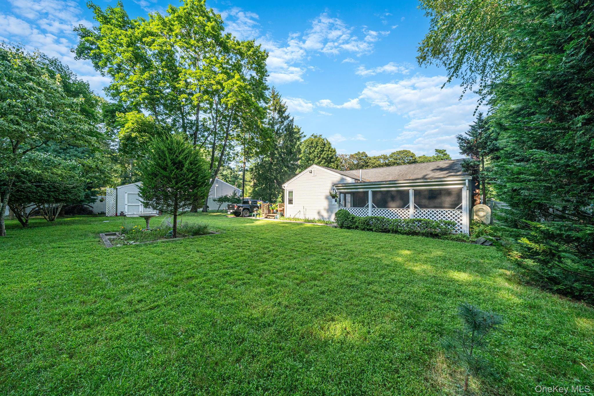 Single Family Oakcrest Avenue Suffolk County, NY 11953, MLS-1038189-17