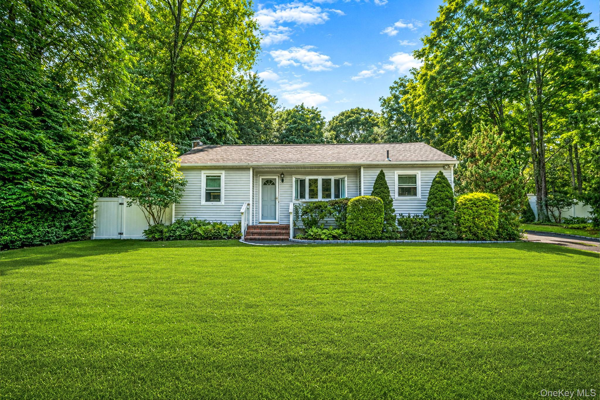 Single Family Oakcrest Avenue Suffolk County, NY 11953, MLS-1038189-2