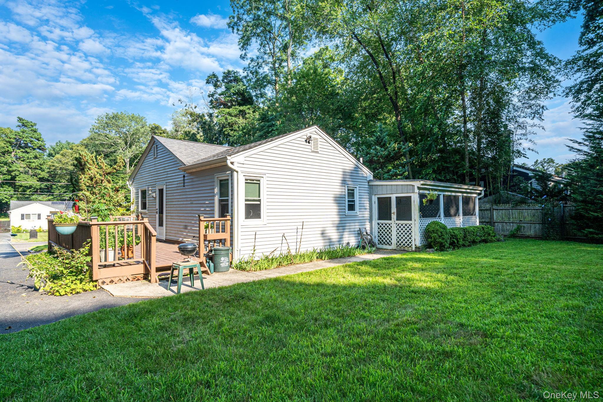 Single Family Oakcrest Avenue Suffolk County, NY 11953, MLS-1038189-20
