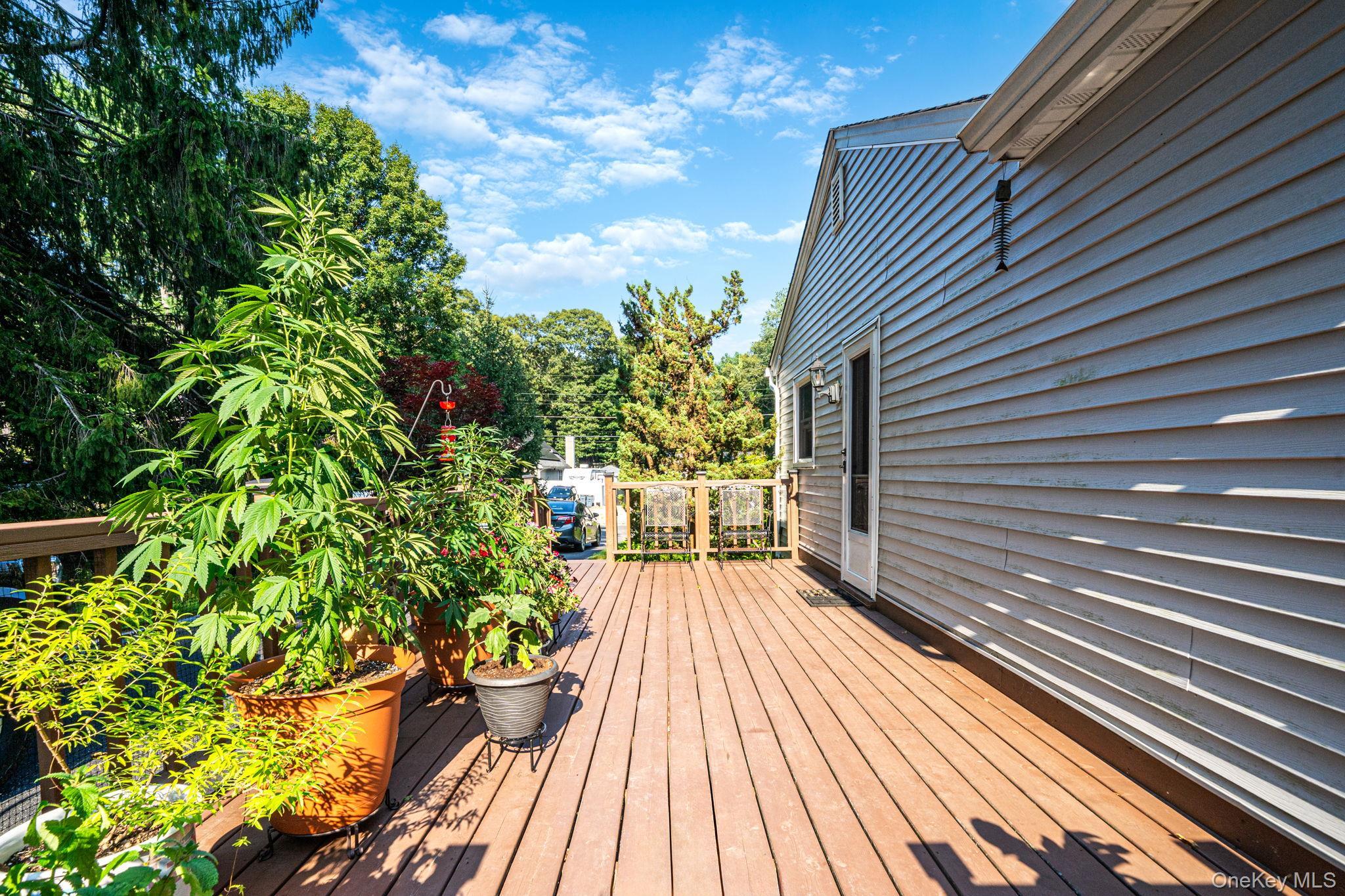 Single Family Oakcrest Avenue Suffolk County, NY 11953, MLS-1038189-21