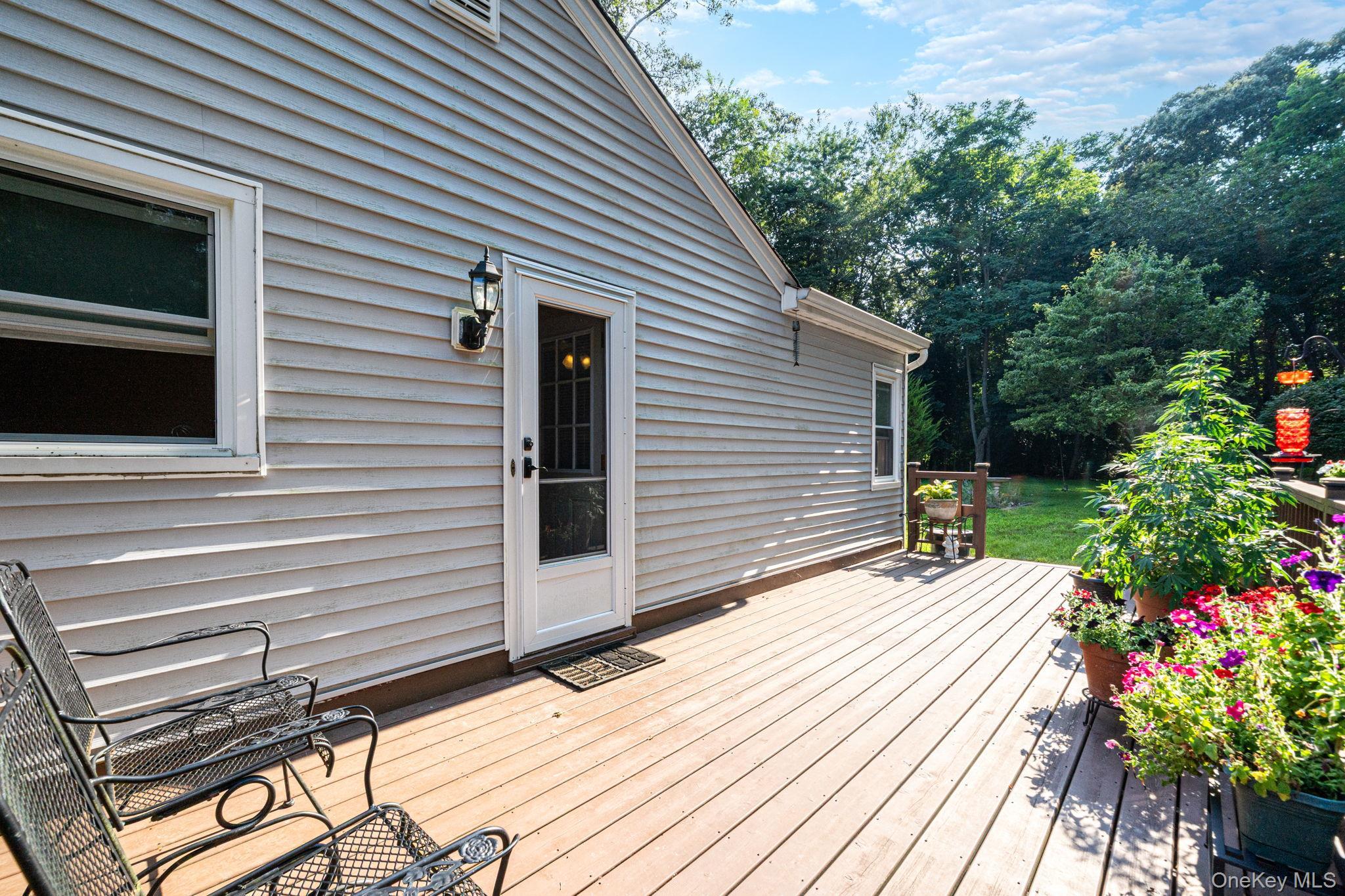 Single Family Oakcrest Avenue Suffolk County, NY 11953, MLS-1038189-22