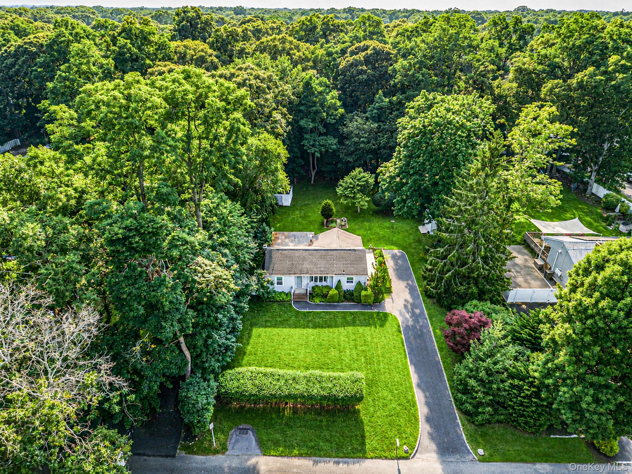 Single Family Oakcrest Avenue Suffolk County, NY 11953, MLS-1038189-23
