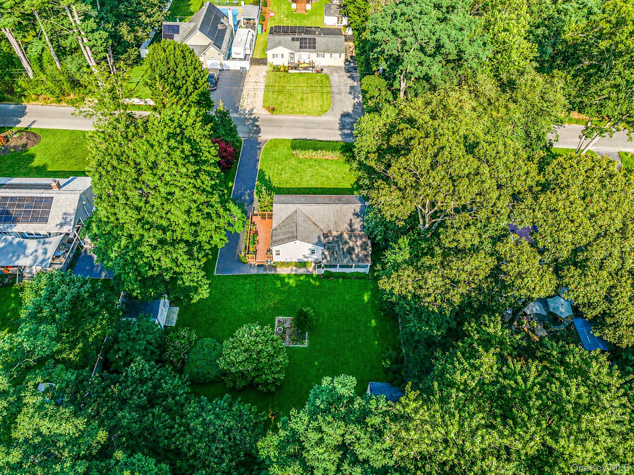 Single Family Oakcrest Avenue Suffolk County, NY 11953, MLS-1038189-25