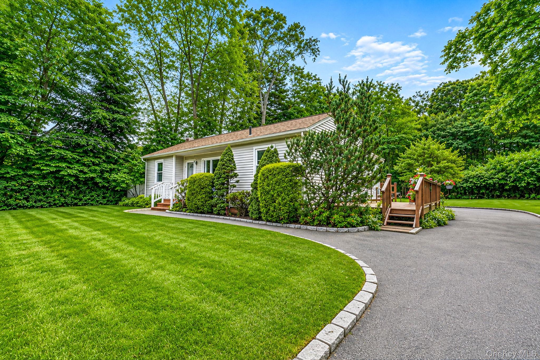 Single Family Oakcrest Avenue  Suffolk County, NY 11953, MLS-1038189-27