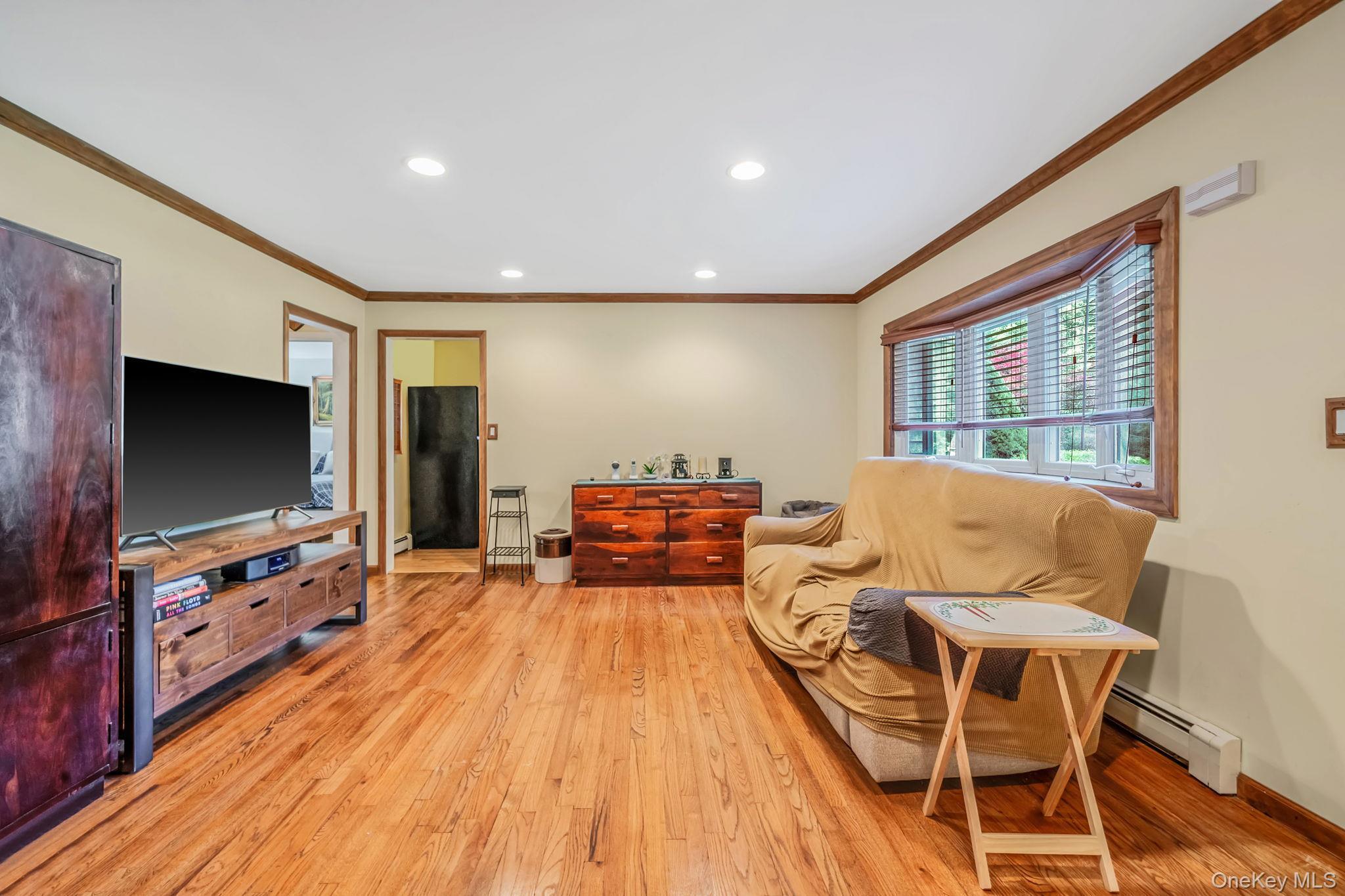 Single Family Oakcrest Avenue Suffolk County, NY 11953, MLS-1038189-3
