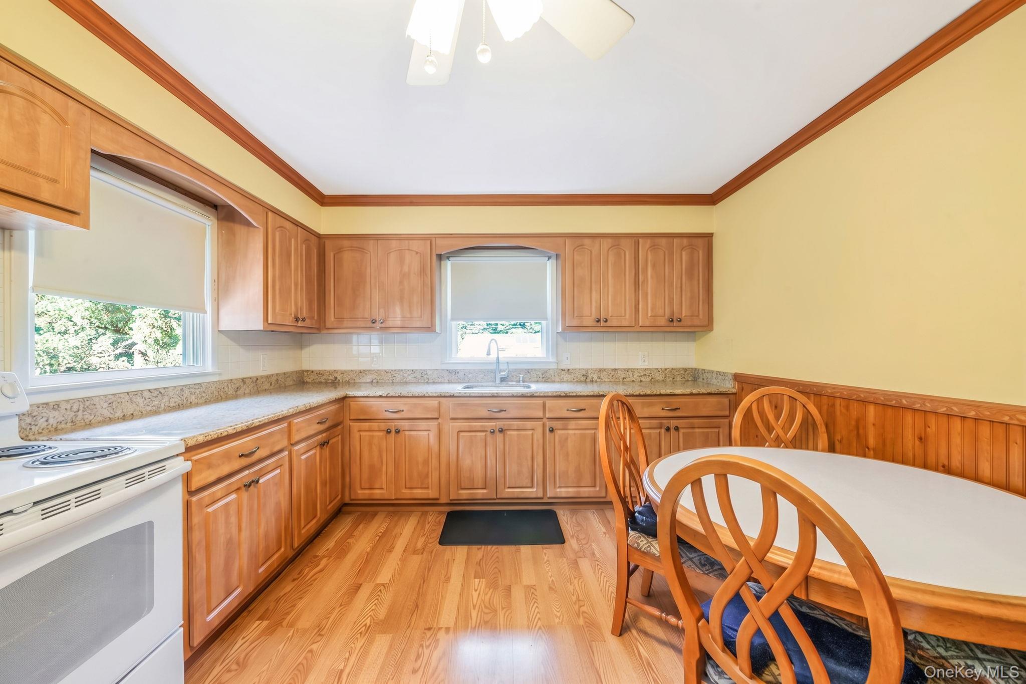 Single Family Oakcrest Avenue Suffolk County, NY 11953, MLS-1038189-5