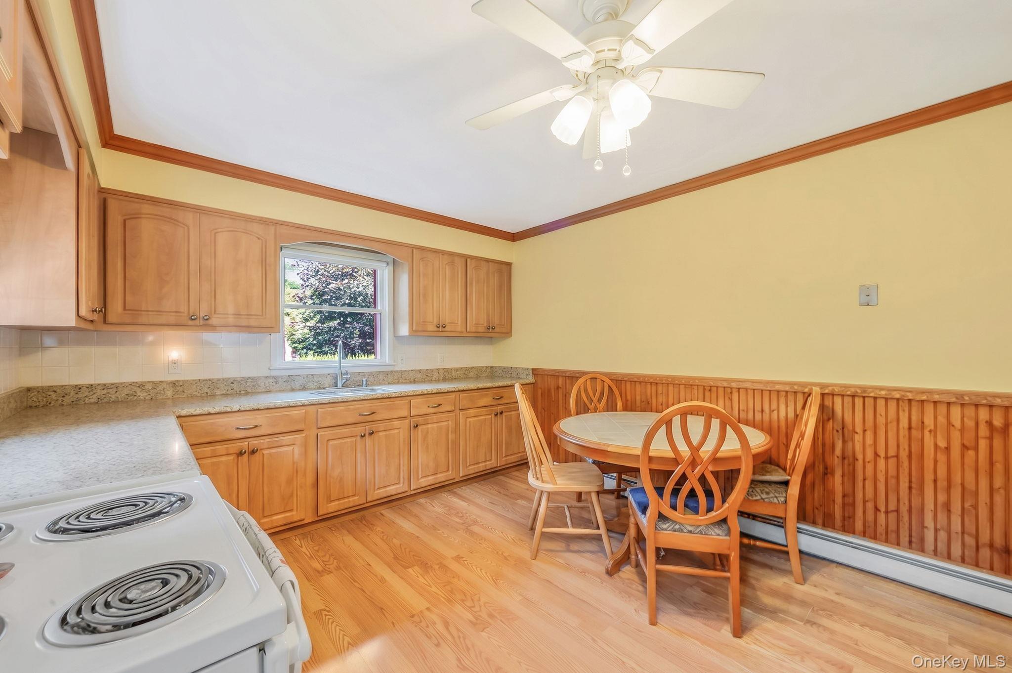 Single Family Oakcrest Avenue Suffolk County, NY 11953, MLS-1038189-6