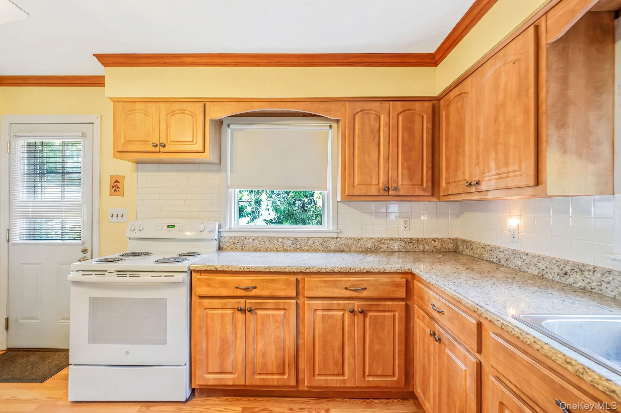 Single Family Oakcrest Avenue Suffolk County, NY 11953, MLS-1038189-7