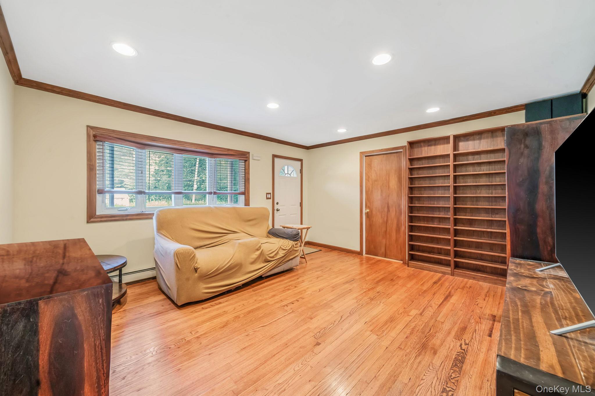 Single Family Oakcrest Avenue Suffolk County, NY 11953, MLS-1038189-9