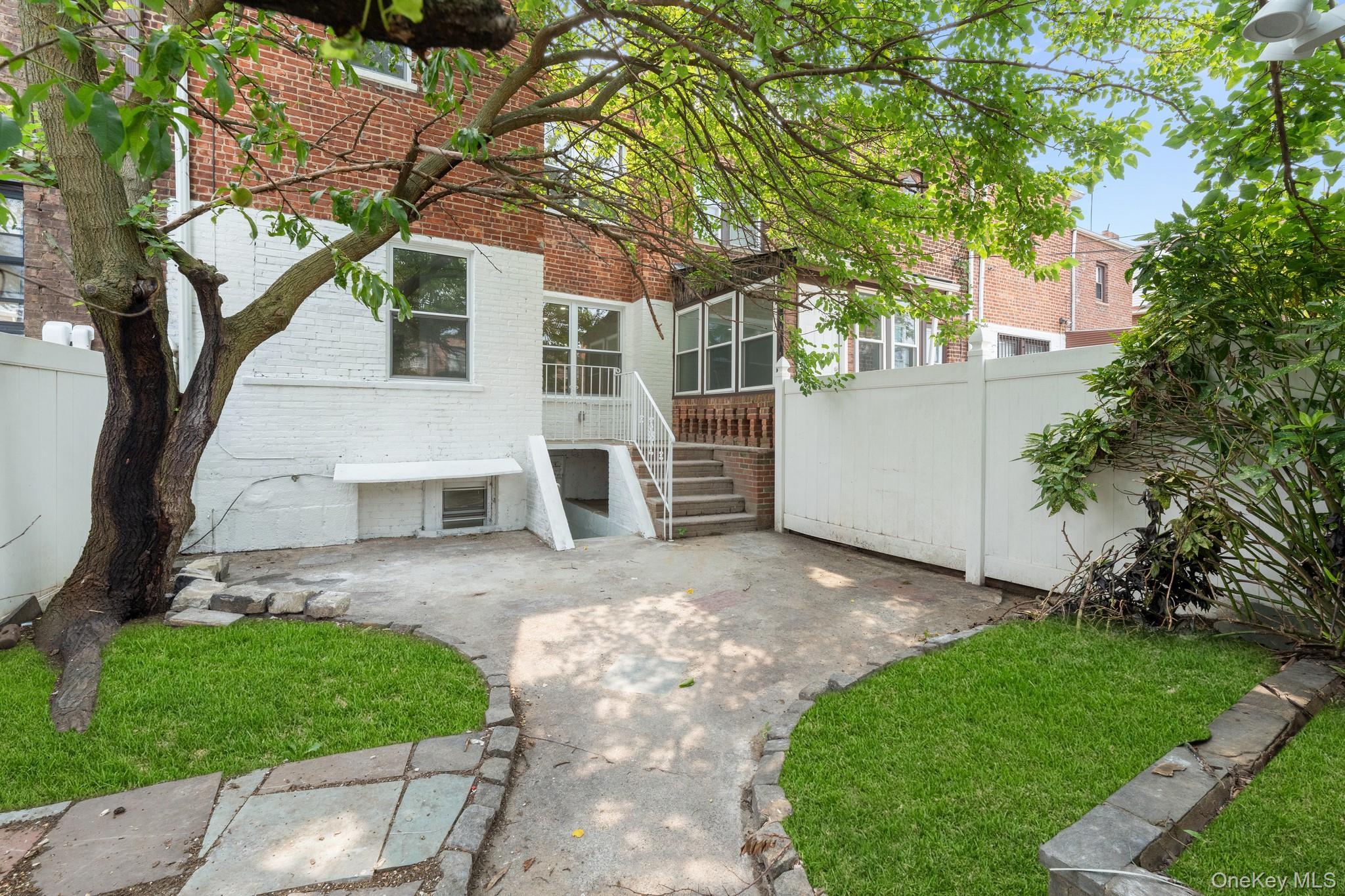 Single Family 227th Street Queens, NY 11413, MLS-1038205-15