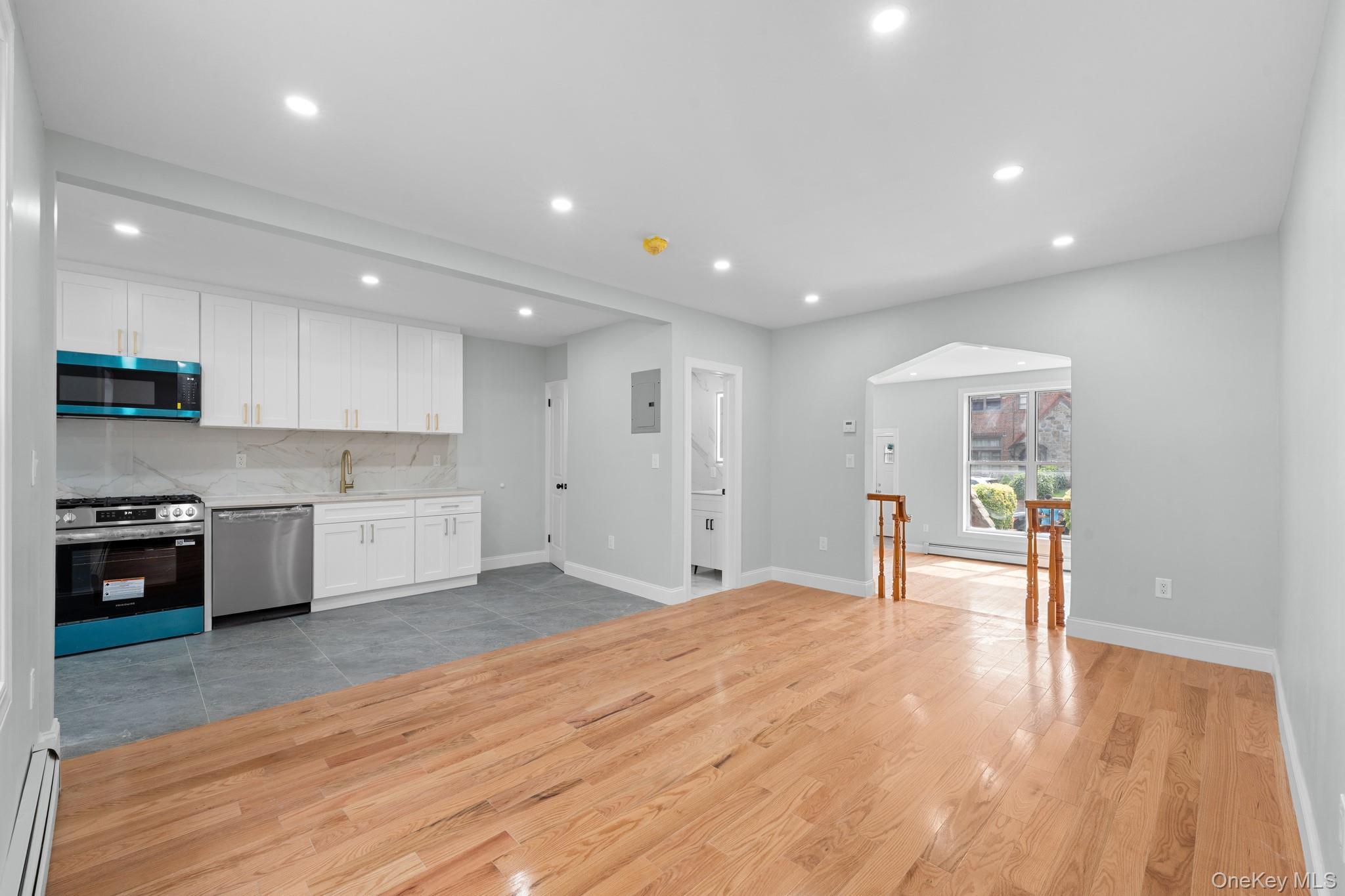 Single Family 227th Street Queens, NY 11413, MLS-1038205-5