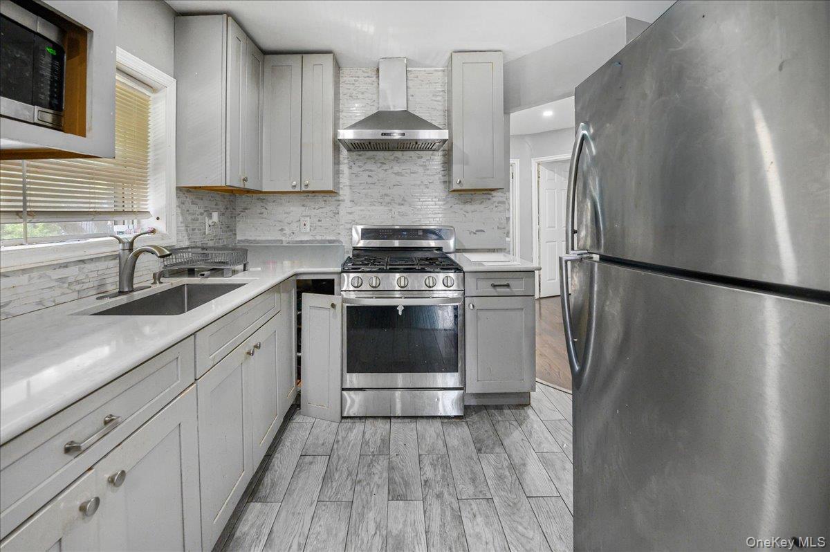 Single Family Arnow Avenue Bronx, NY 10469, MLS-1038212-13