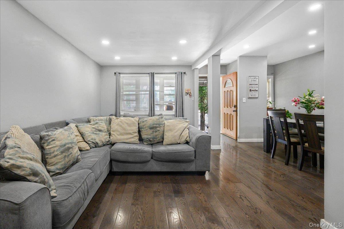 Single Family Arnow Avenue Bronx, NY 10469, MLS-1038212-15