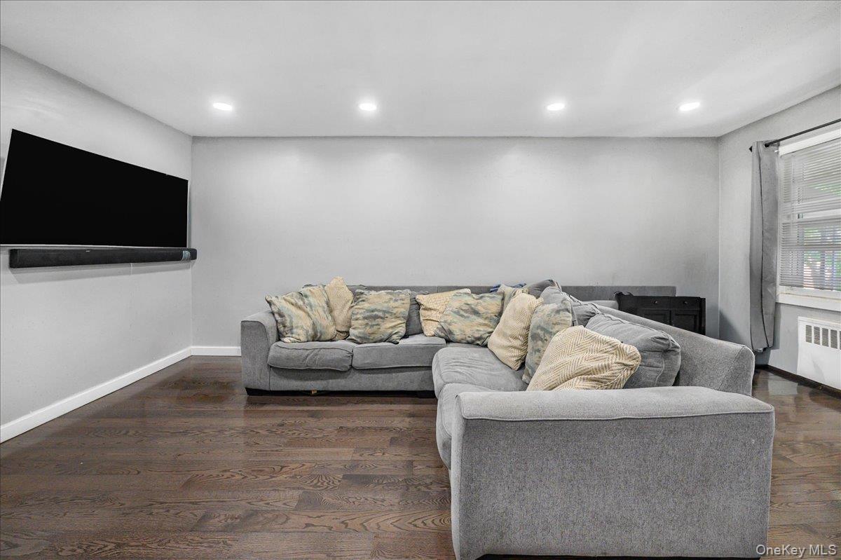 Single Family Arnow Avenue Bronx, NY 10469, MLS-1038212-17
