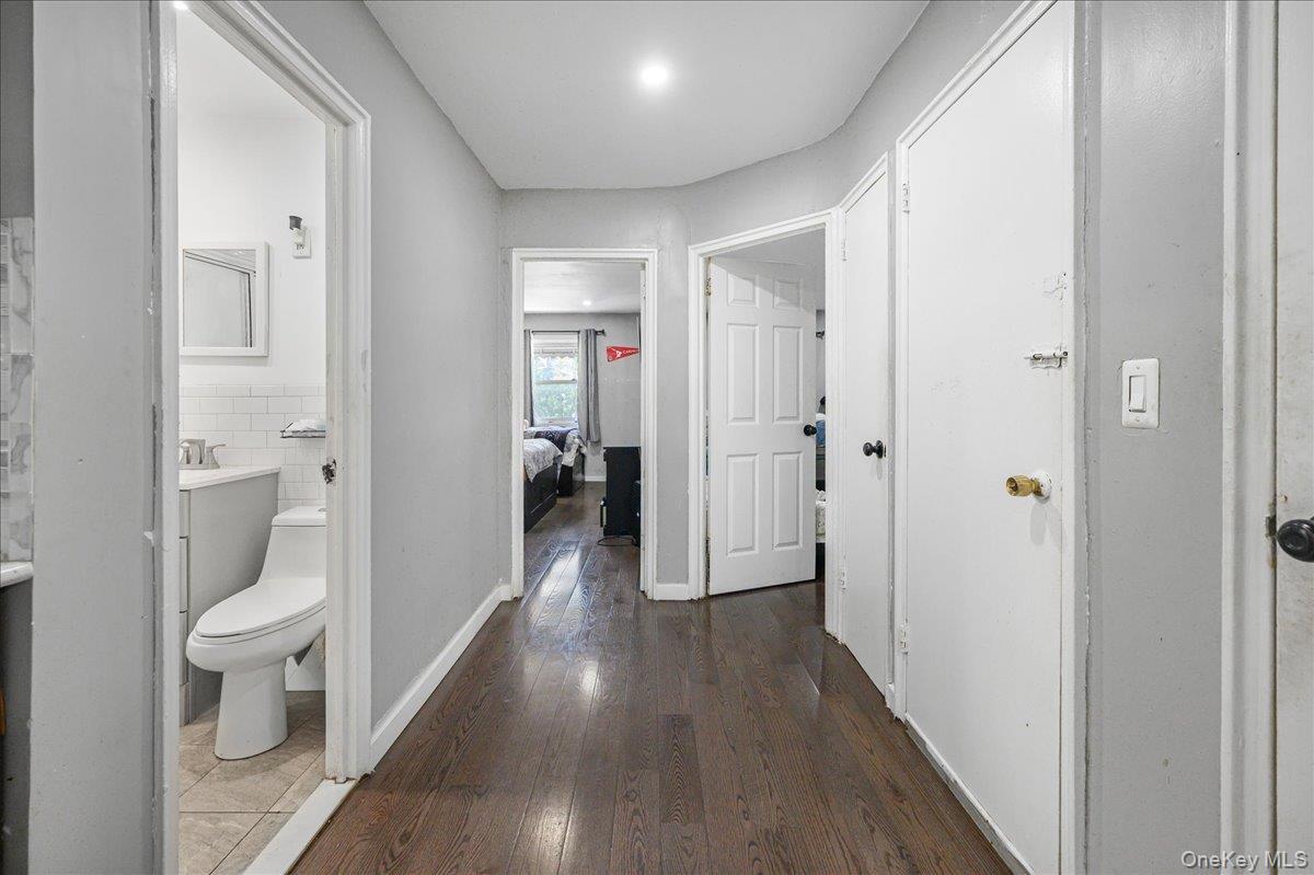 Single Family Arnow Avenue Bronx, NY 10469, MLS-1038212-18