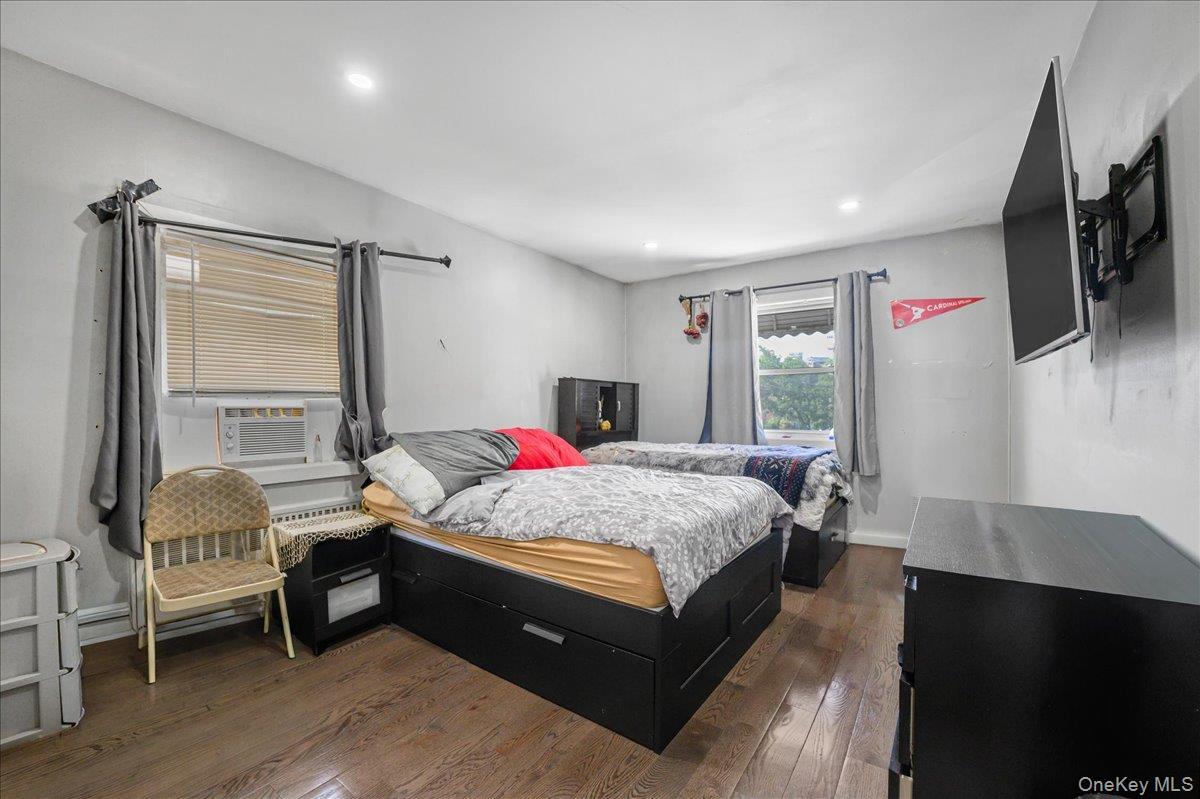 Single Family Arnow Avenue Bronx, NY 10469, MLS-1038212-20