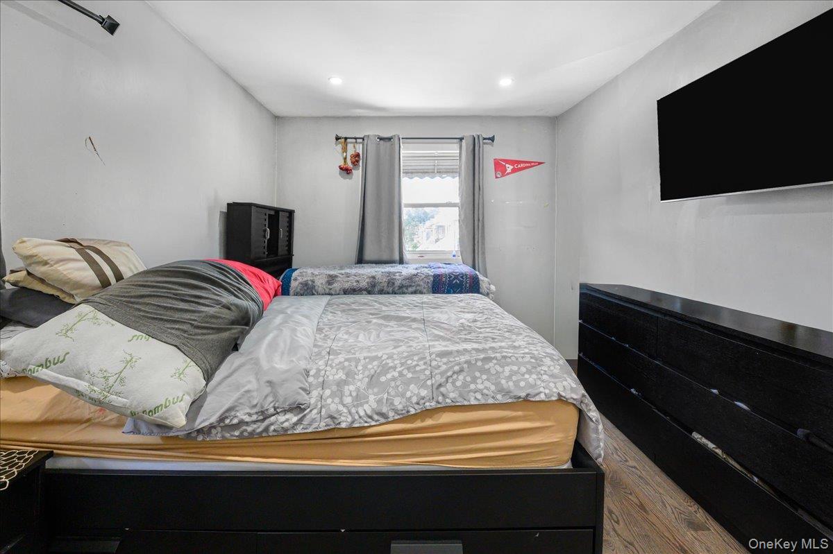 Single Family Arnow Avenue Bronx, NY 10469, MLS-1038212-21