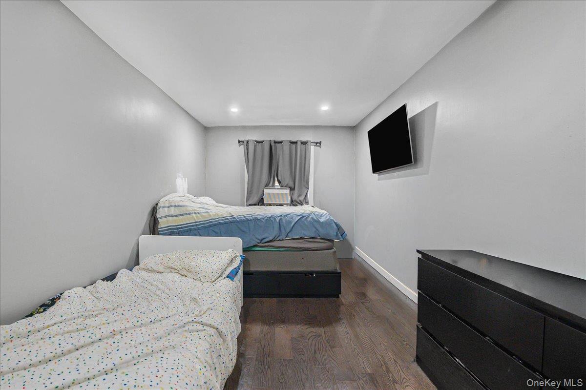 Single Family Arnow Avenue Bronx, NY 10469, MLS-1038212-22