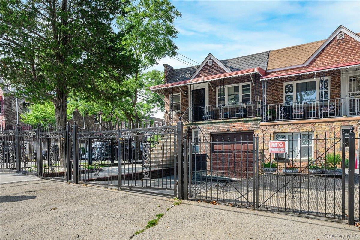 Single Family Arnow Avenue Bronx, NY 10469, MLS-1038212-3