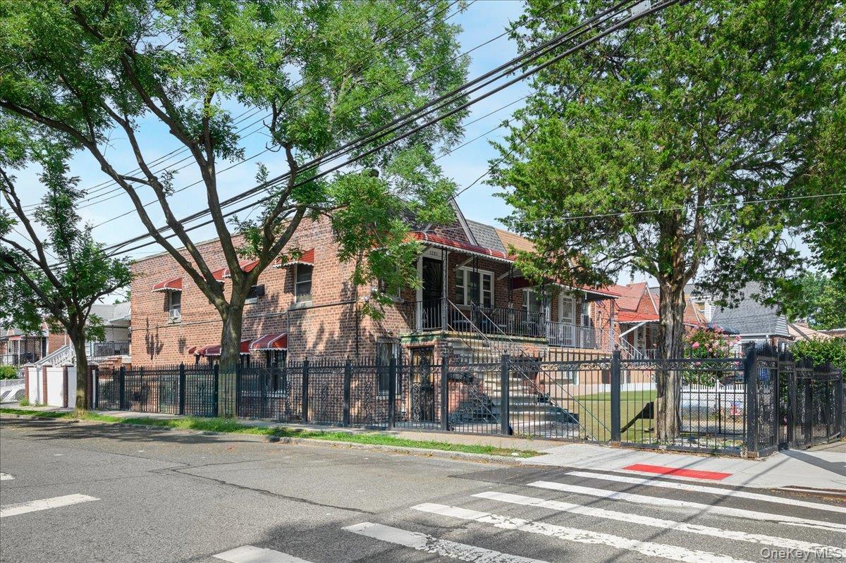 Single Family Arnow Avenue Bronx, NY 10469, MLS-1038212-4