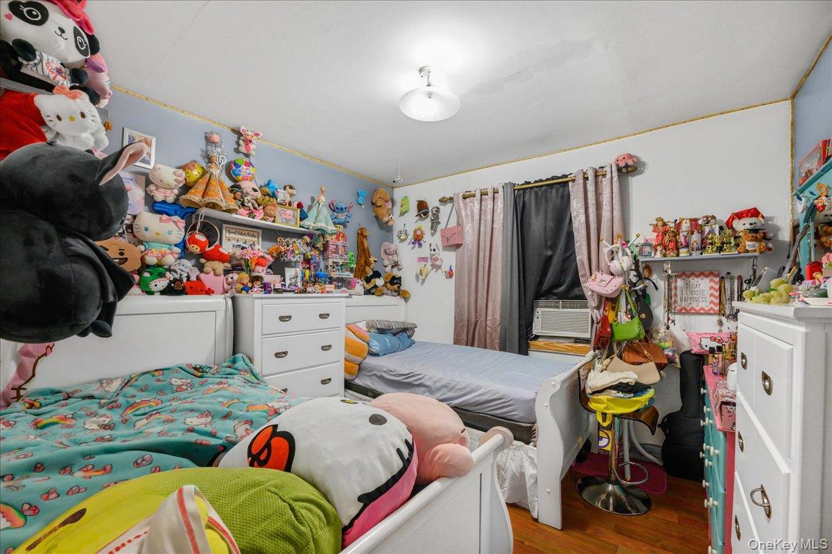 Single Family Arnow Avenue Bronx, NY 10469, MLS-1038212-5
